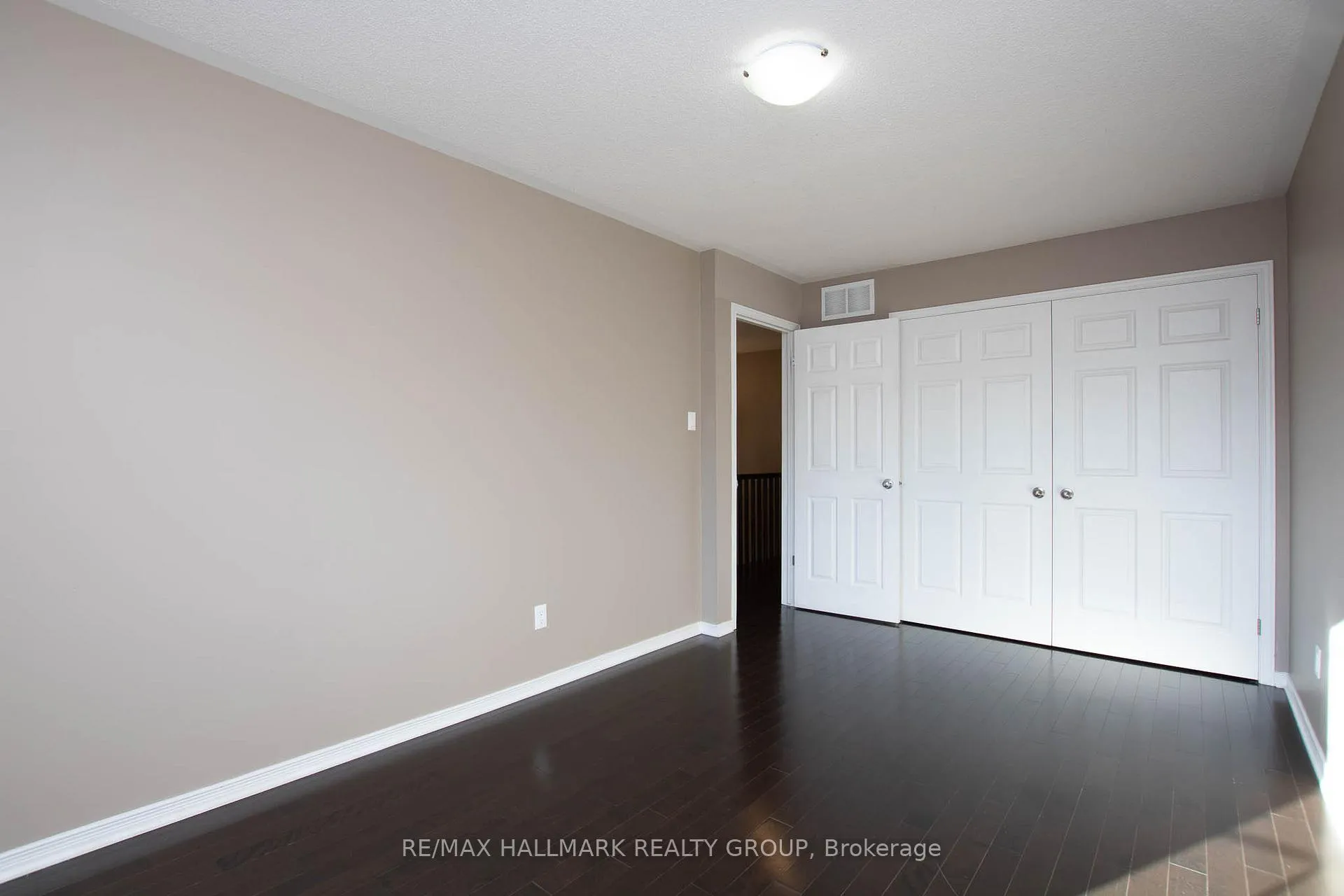 Photo 31 of 917 Torovin Private, Ottawa, Pineview — HOMEH