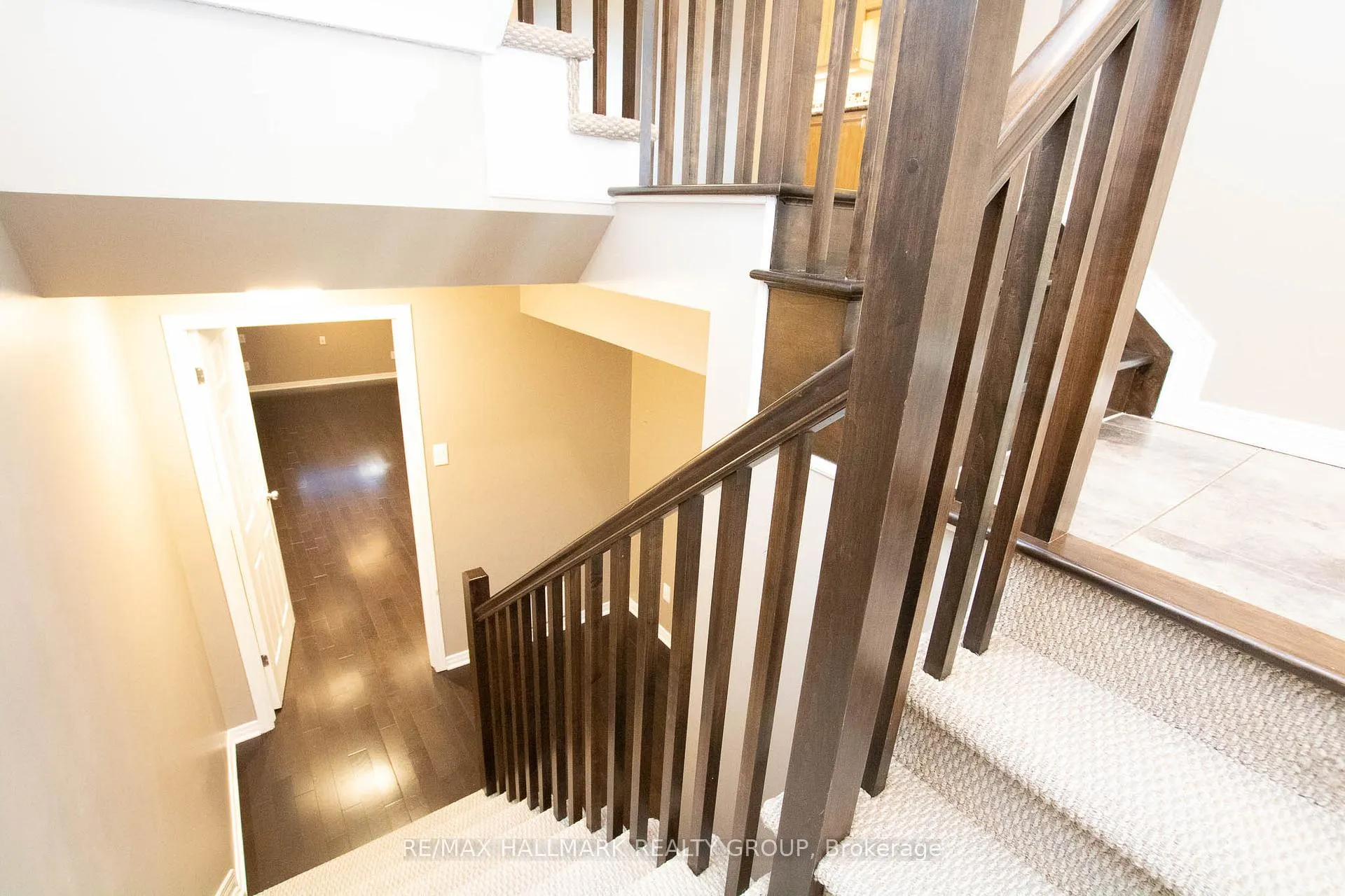 Photo 33 of 917 Torovin Private, Ottawa, Pineview — HOMEH