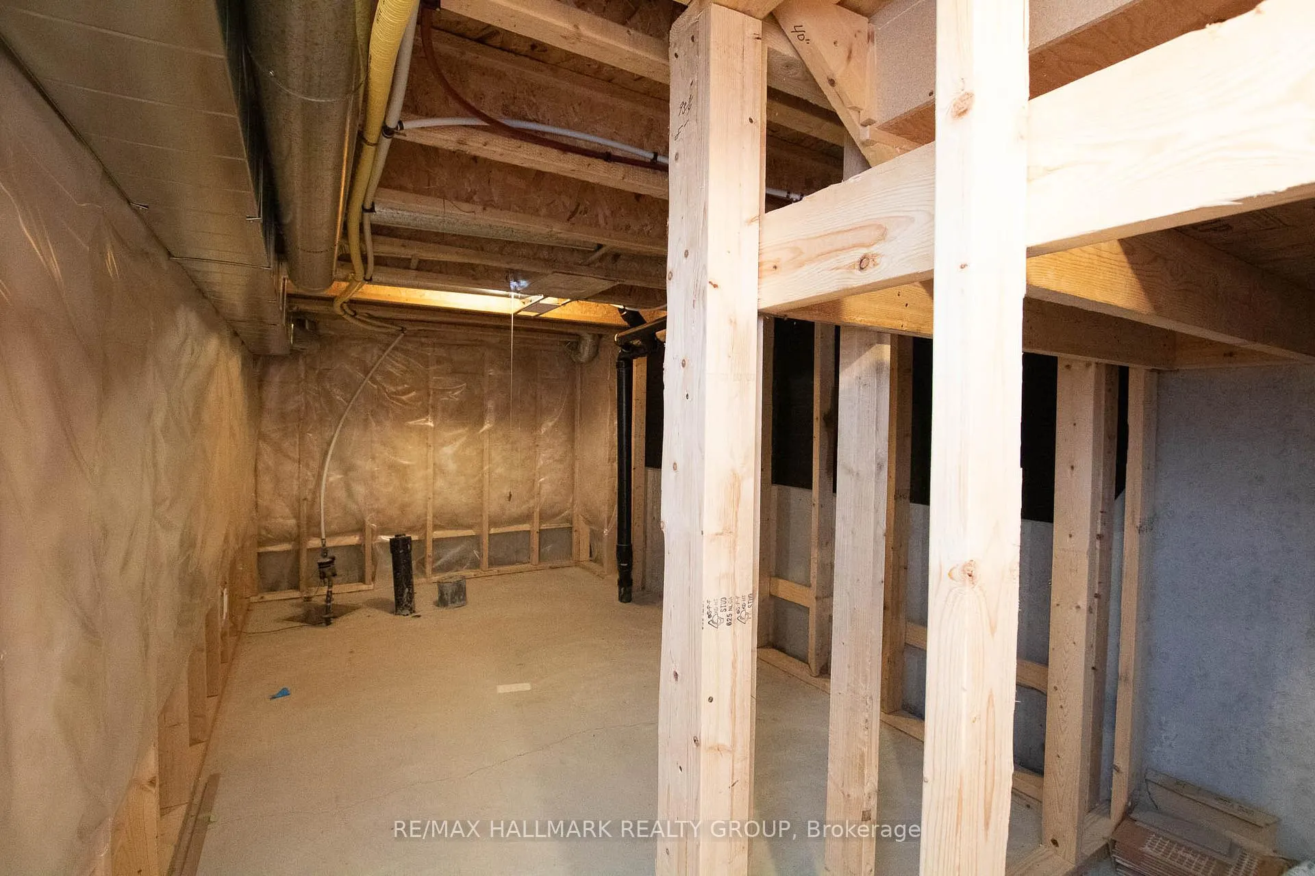 Photo 39 of 917 Torovin Private, Ottawa, Pineview — HOMEH