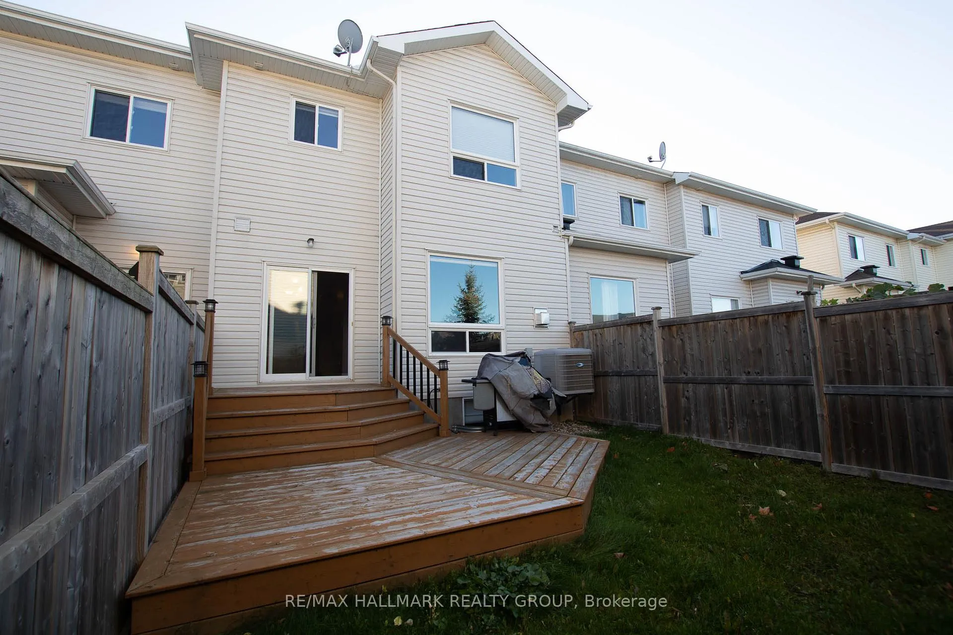 Photo 41 of 917 Torovin Private, Ottawa, Pineview — HOMEH