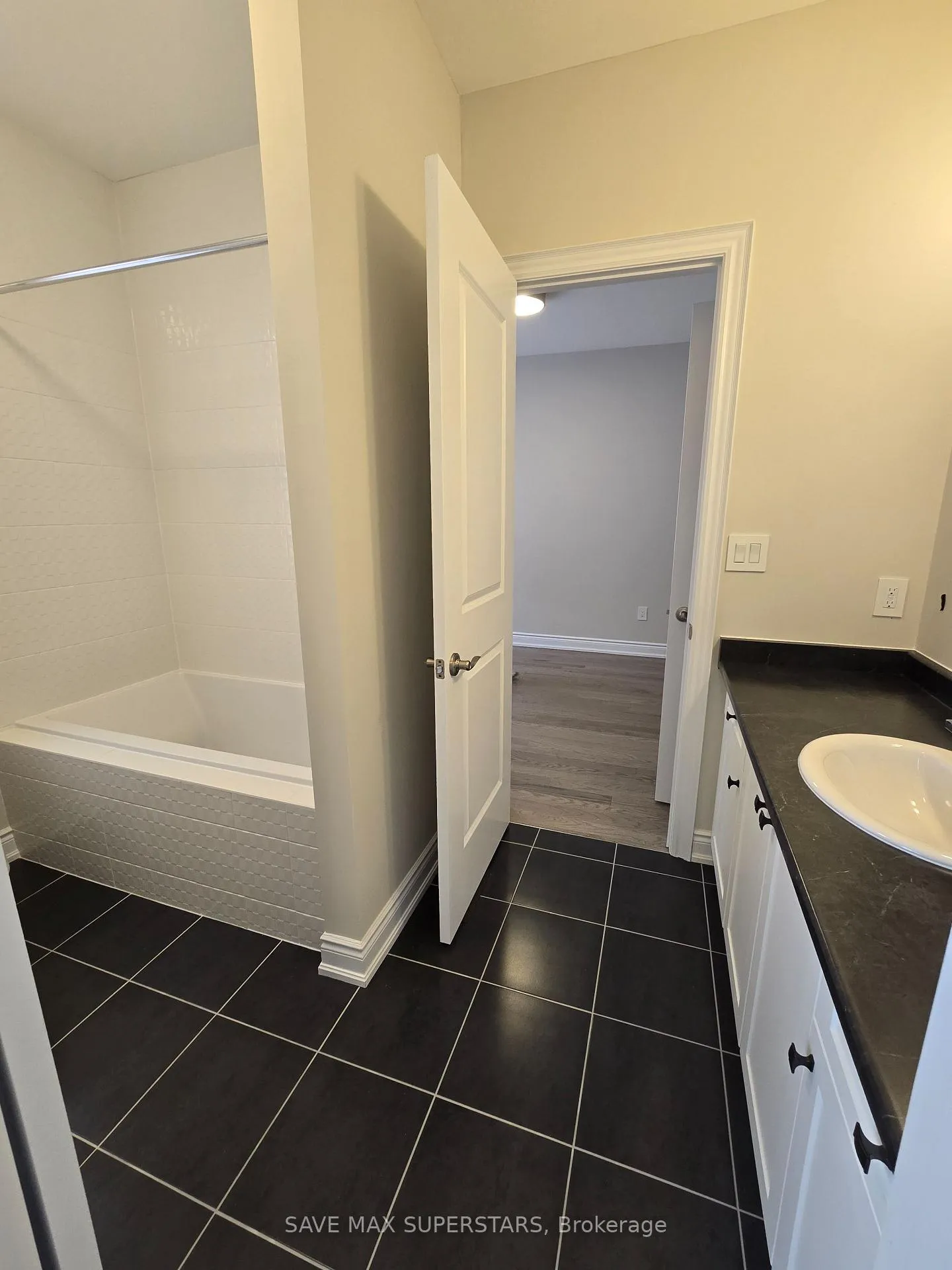 Photo 17 of 11 Periwinkle Road, Springwater, Midhurst — HOMEH