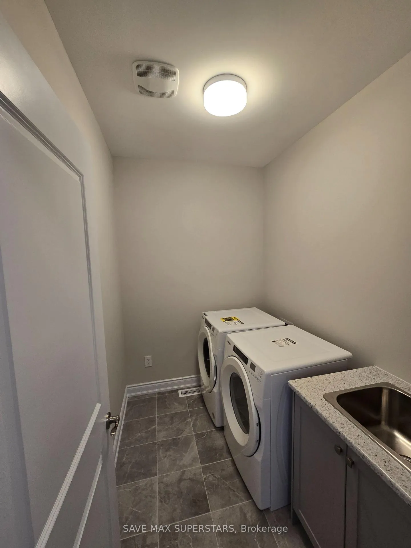 Photo 18 of 11 Periwinkle Road, Springwater, Midhurst — HOMEH