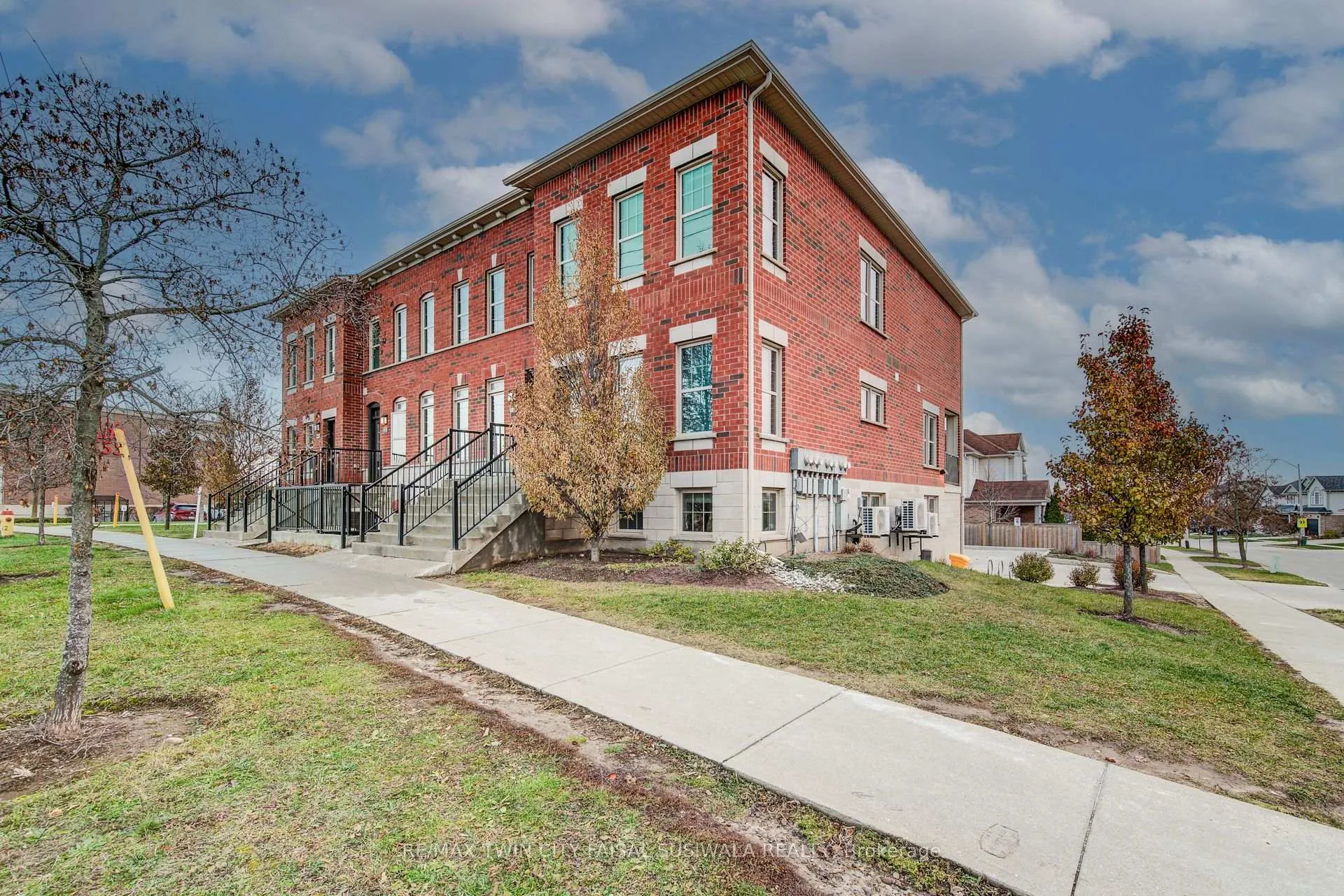 Photo 2 of Unit 5, 275 Max Becker Drive, Kitchener — HOMEH