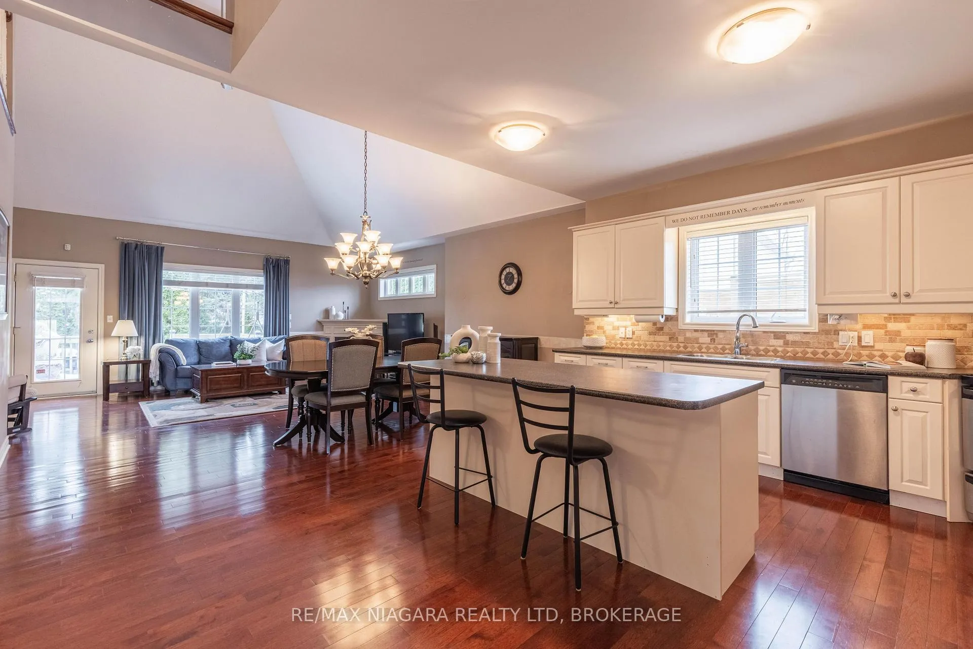 Photo 4 of Unit 7, 8142 Costabile Drive, Niagara Falls, Ascot — HOMEH