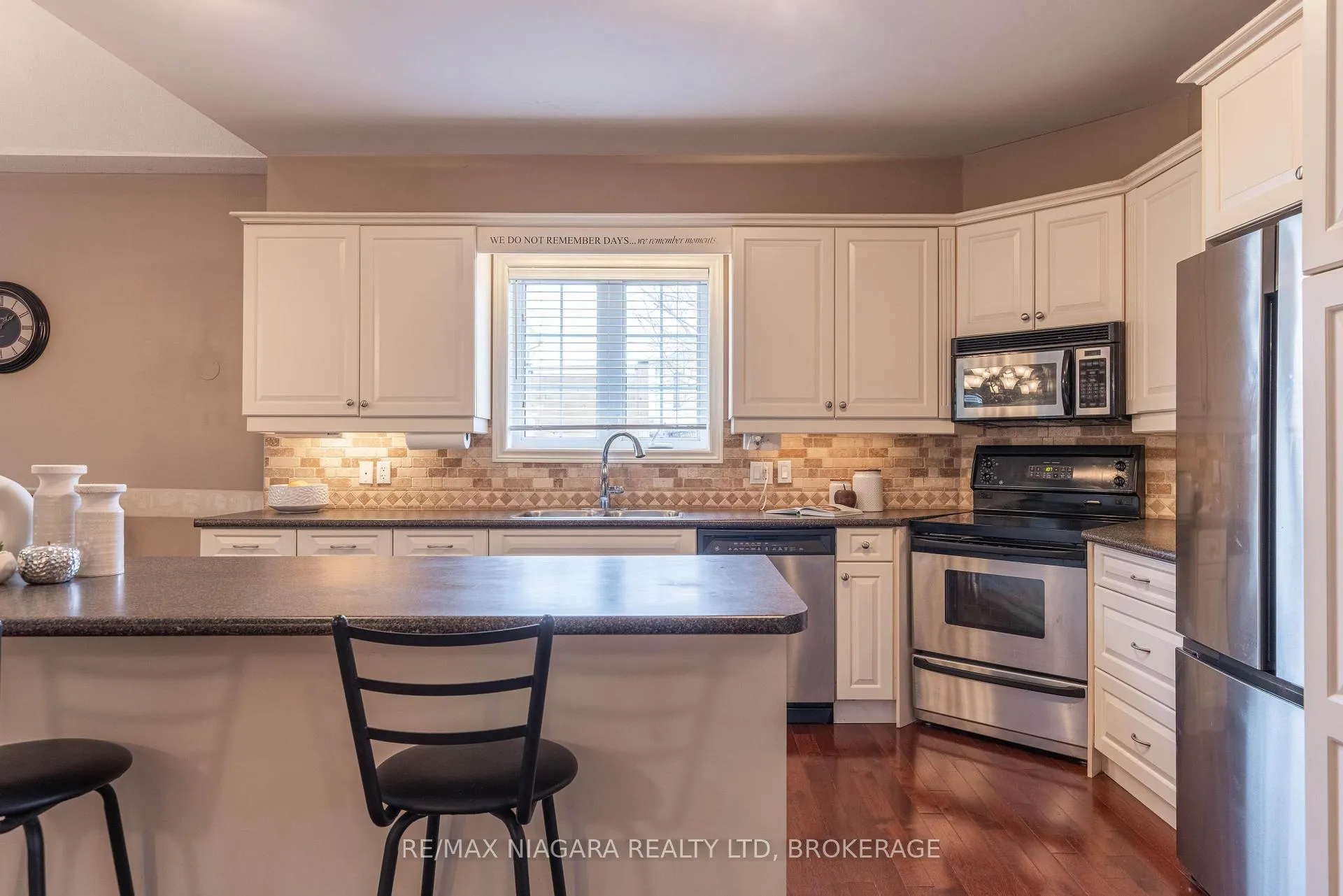 Photo 5 of Unit 7, 8142 Costabile Drive, Niagara Falls, Ascot — HOMEH