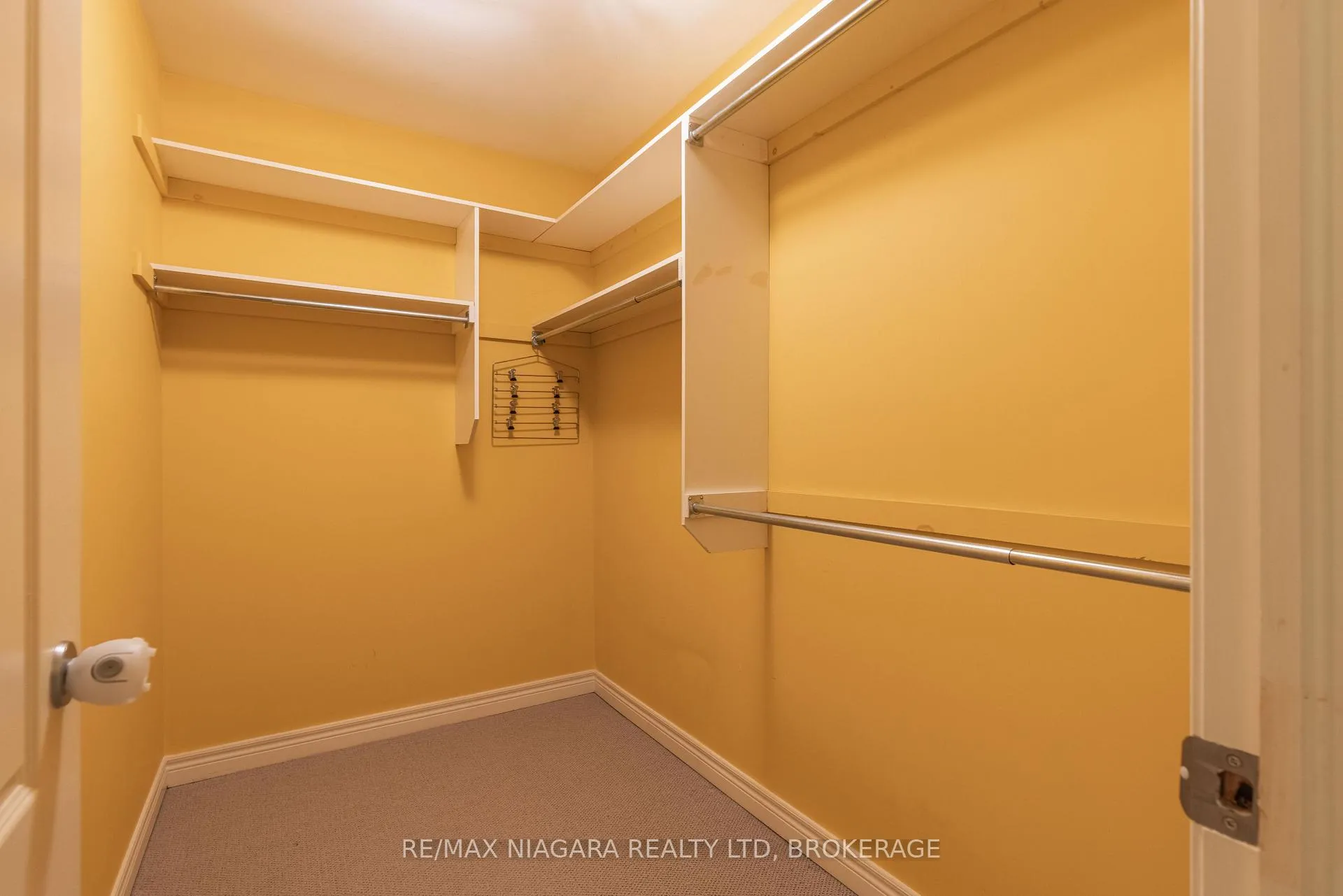 Photo 23 of Unit 7, 8142 Costabile Drive, Niagara Falls, Ascot — HOMEH