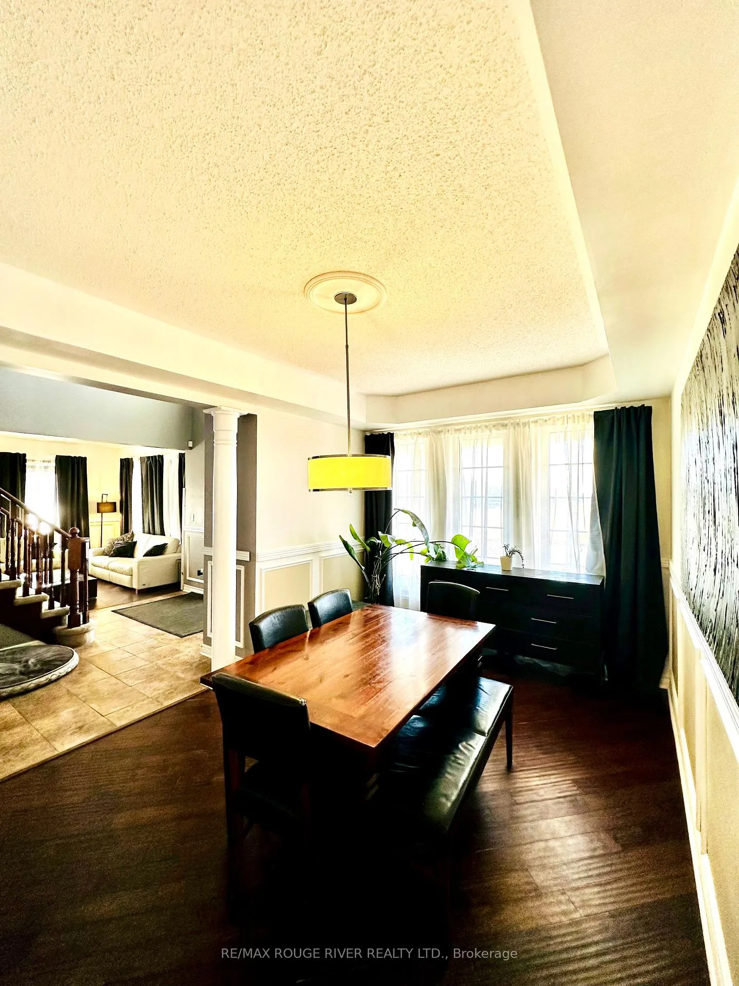 Photo 4 of 360 Carnwith Drive E, Whitby, Brooklin — HOMEH