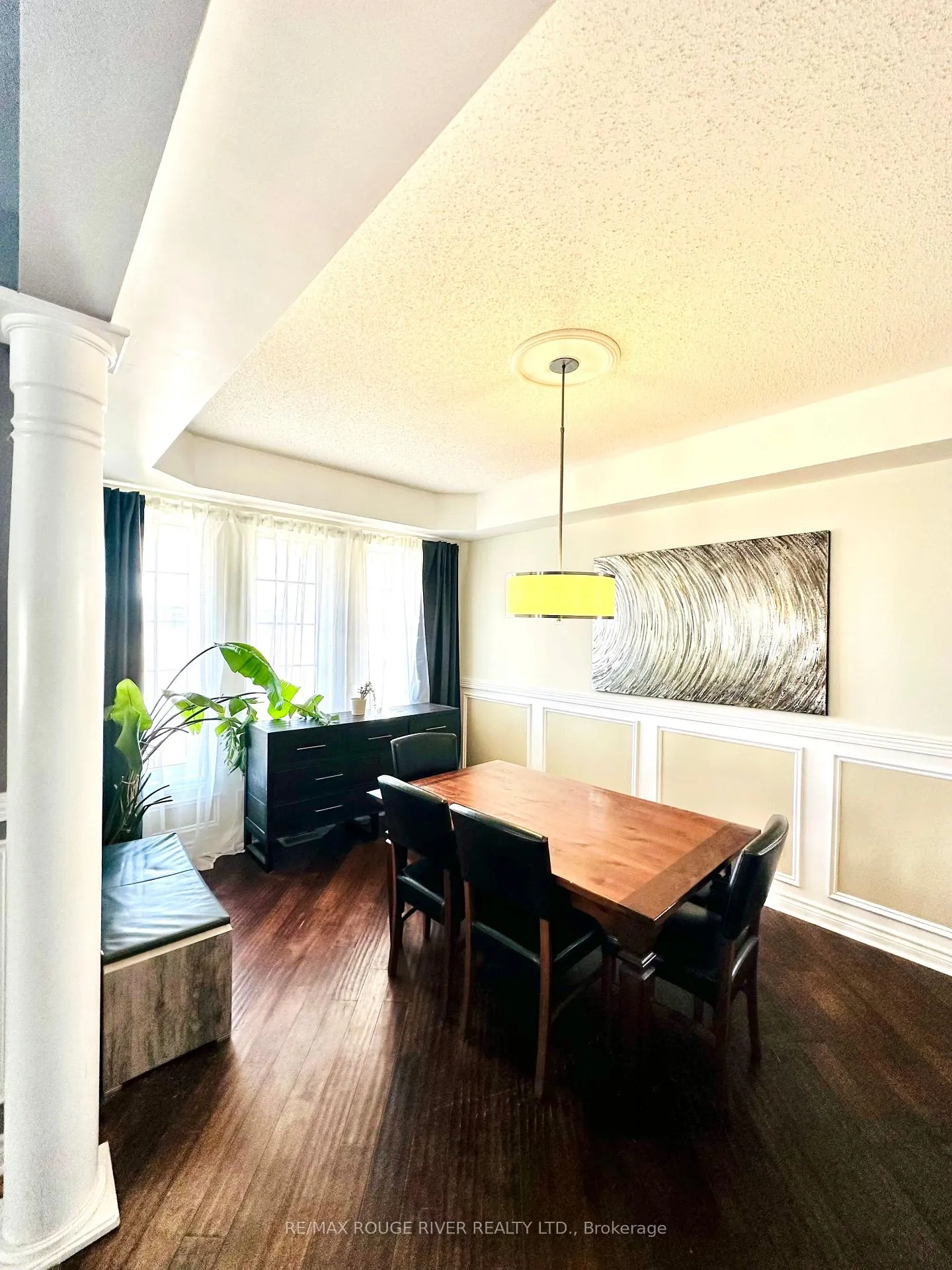 Photo 6 of 360 Carnwith Drive E, Whitby, Brooklin — HOMEH