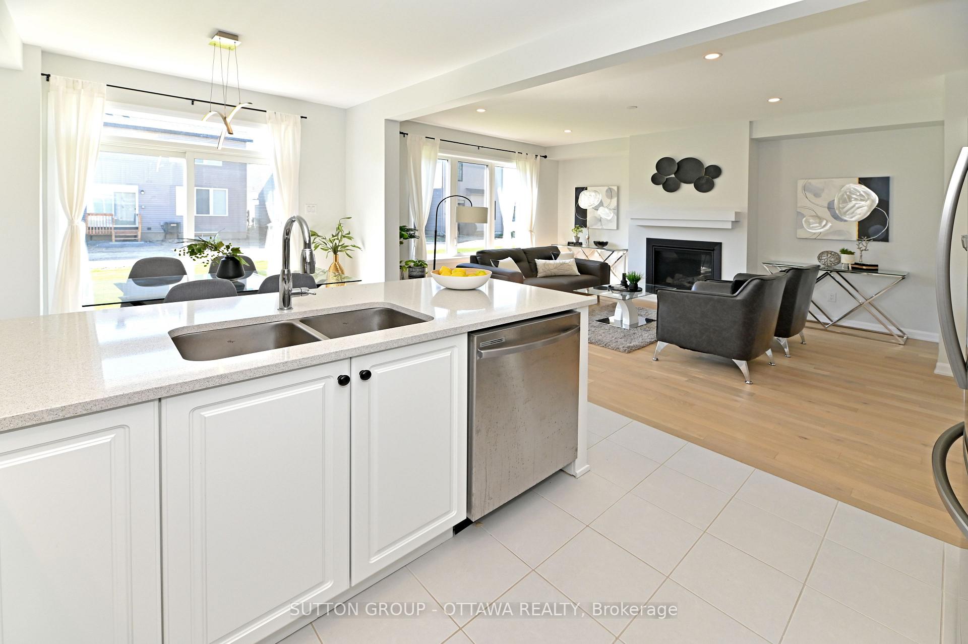 Photo 9 of 64 Ralph Erfle Way, Ottawa, Barrhaven - Half Moon Bay — HOMEH