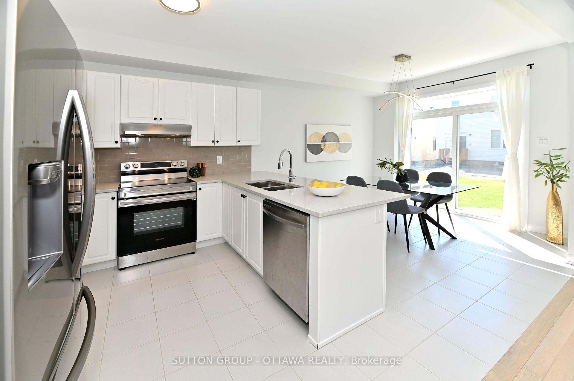 Photo 12 of 64 Ralph Erfle Way, Ottawa, Barrhaven - Half Moon Bay — HOMEH