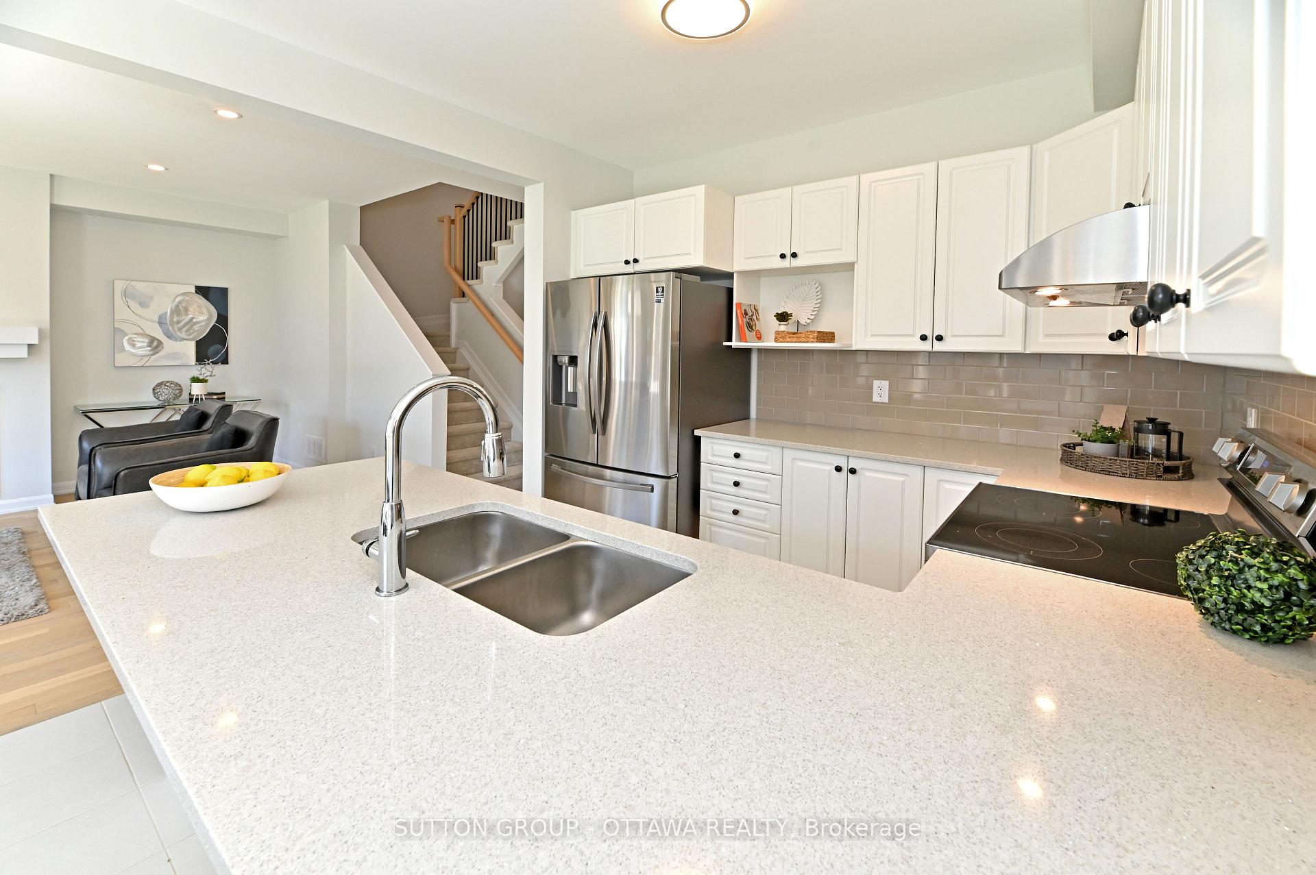 Photo 15 of 64 Ralph Erfle Way, Ottawa, Barrhaven - Half Moon Bay — HOMEH
