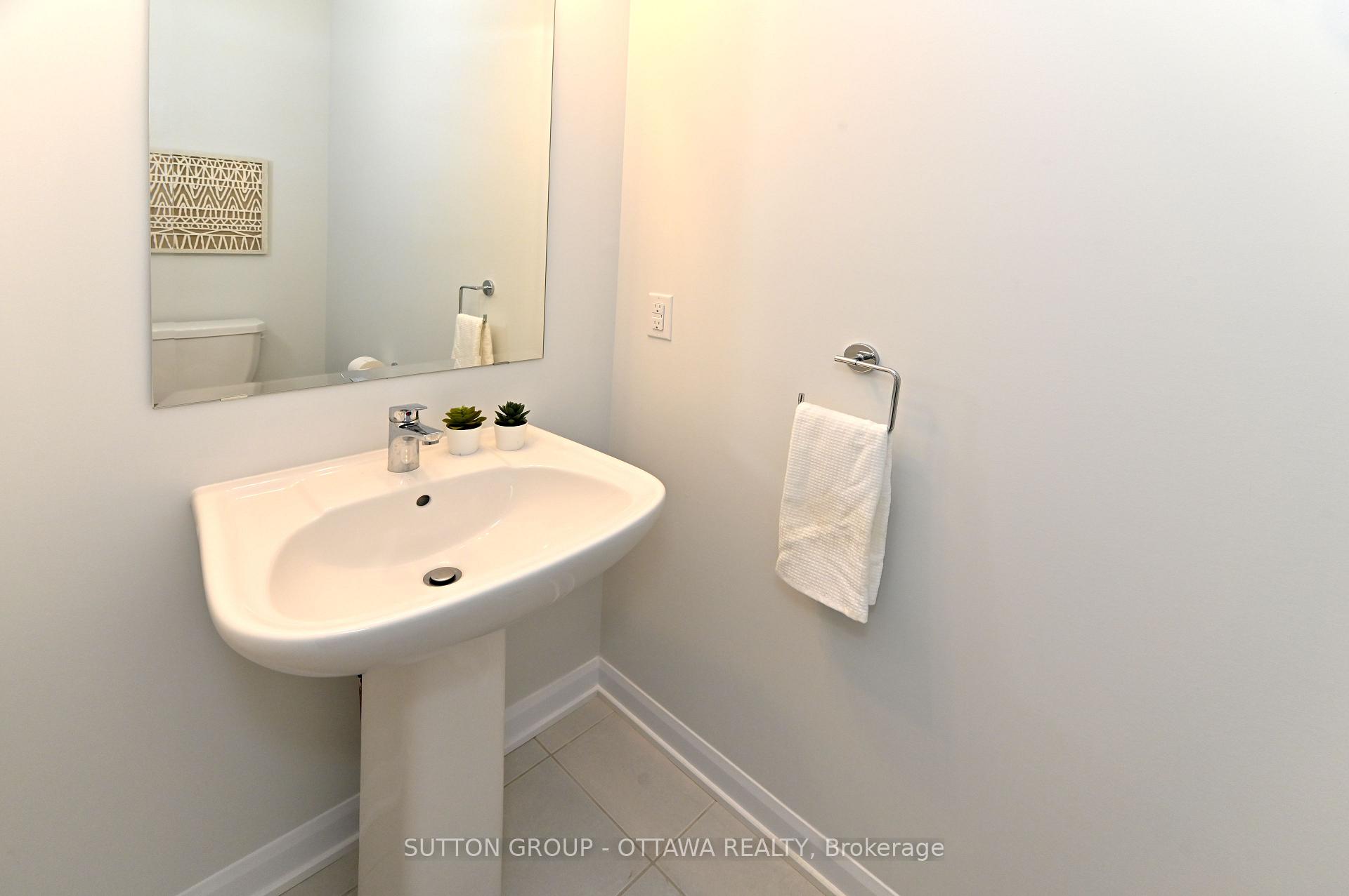 Photo 17 of 64 Ralph Erfle Way, Ottawa, Barrhaven - Half Moon Bay — HOMEH