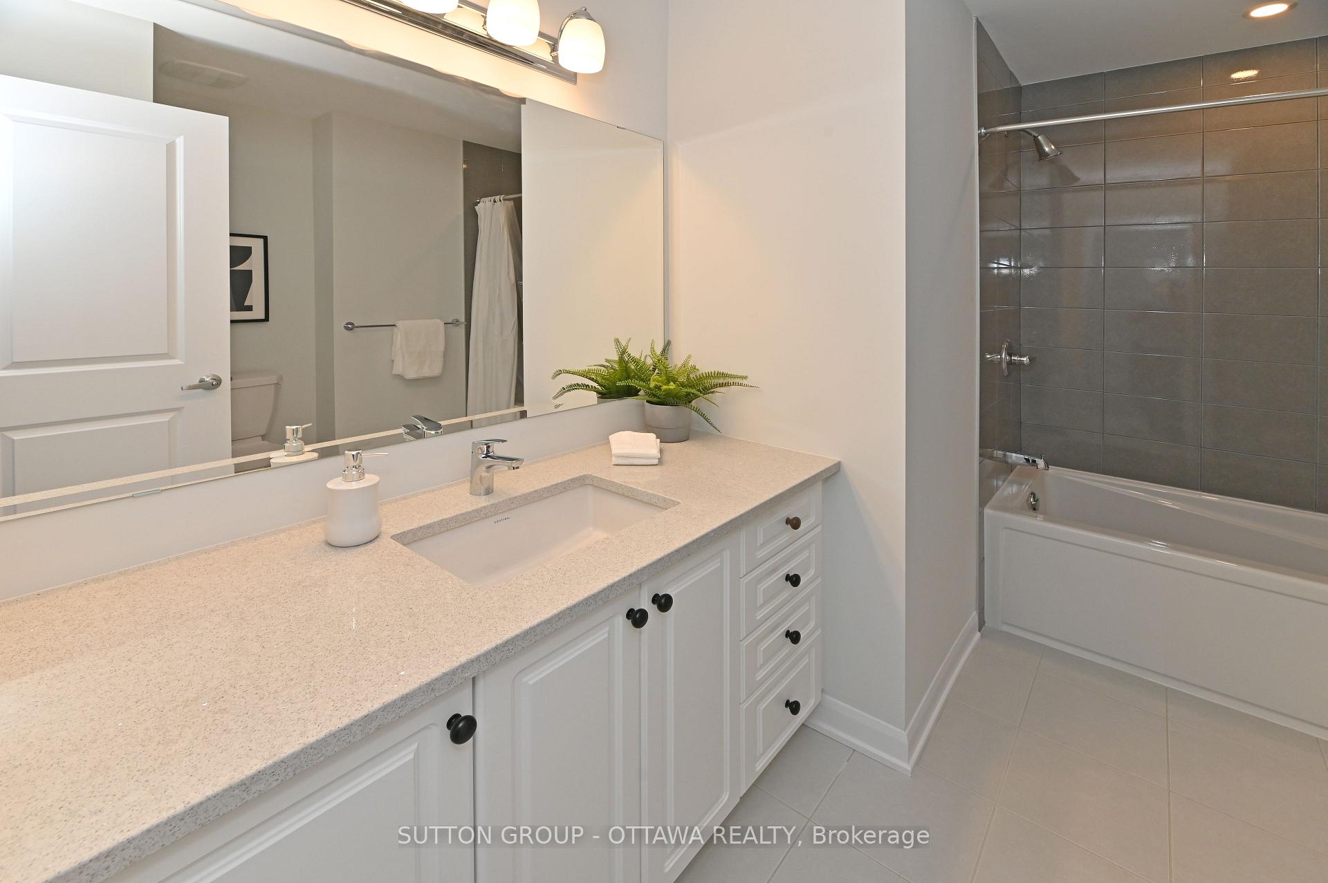 Photo 23 of 64 Ralph Erfle Way, Ottawa, Barrhaven - Half Moon Bay — HOMEH