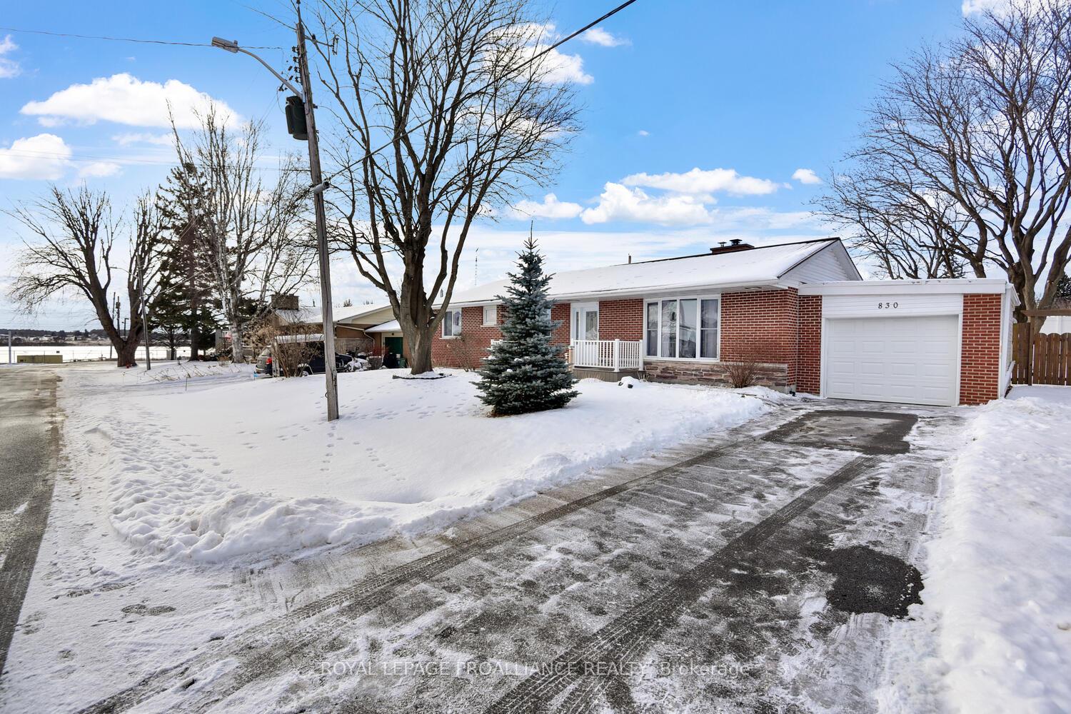 Photo 2 of 830 Joseph Street, Edwardsburgh/Cardinal, Town of Cardinal — HOMEH