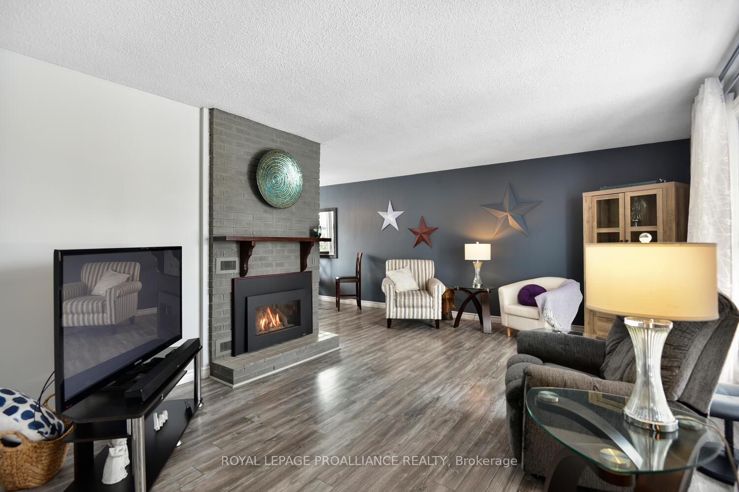Photo 3 of 830 Joseph Street, Edwardsburgh/Cardinal, Town of Cardinal — HOMEH