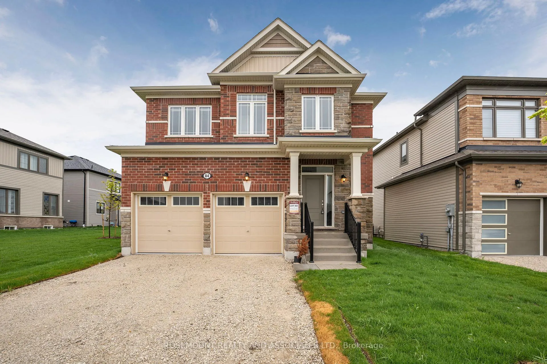 Photo 2 of 84 Season Crescent, Wasaga Beach — HOMEH
