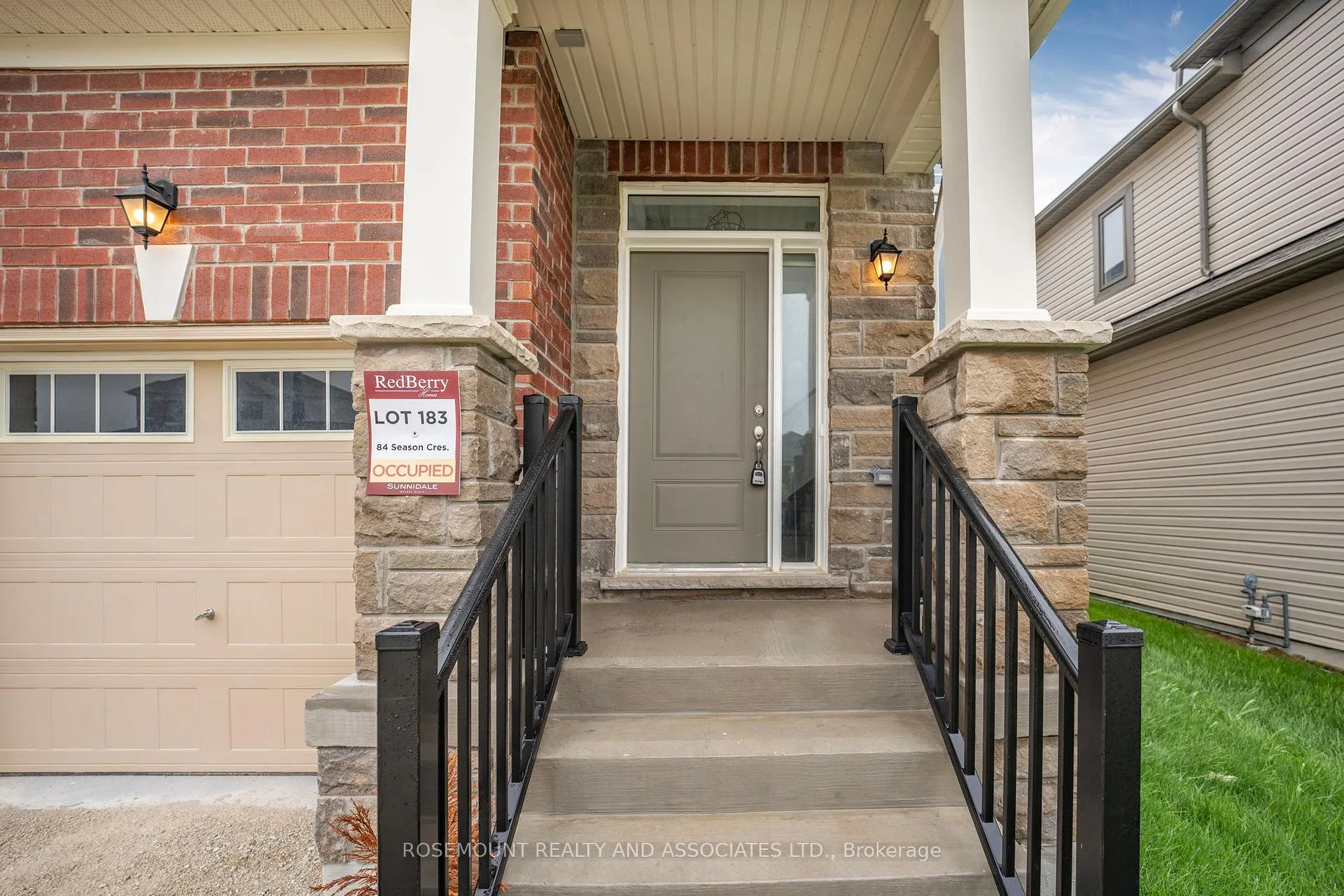 Photo 3 of 84 Season Crescent, Wasaga Beach — HOMEH
