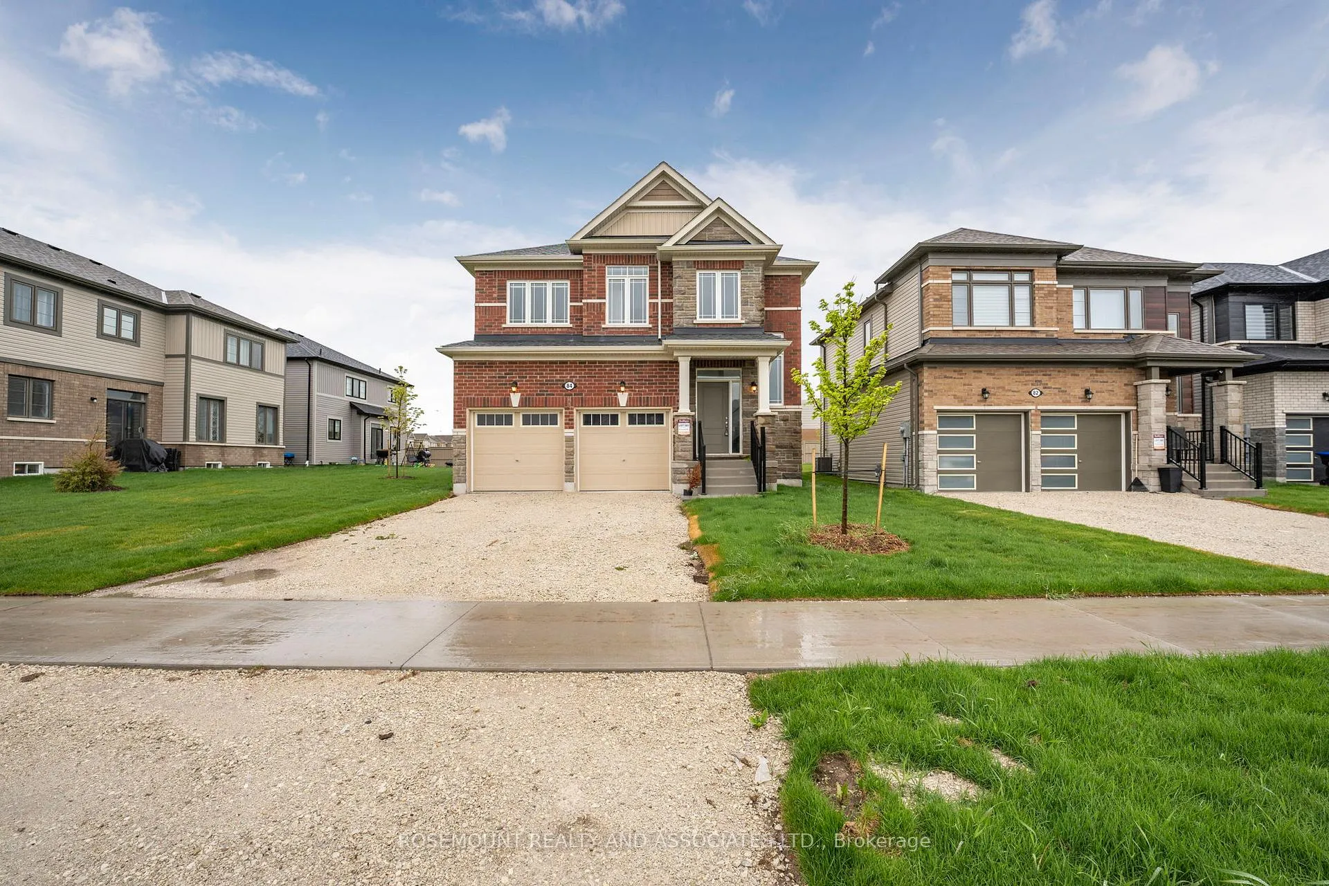 Photo 4 of 84 Season Crescent, Wasaga Beach — HOMEH