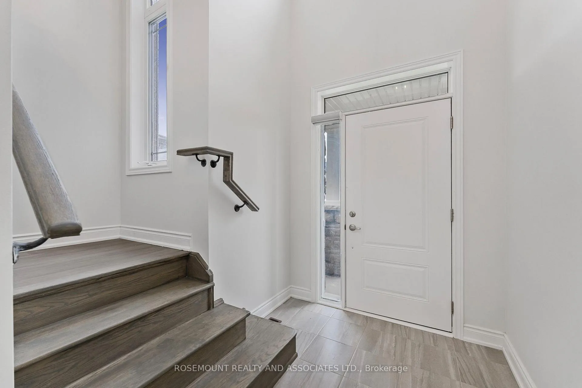 Photo 6 of 84 Season Crescent, Wasaga Beach — HOMEH