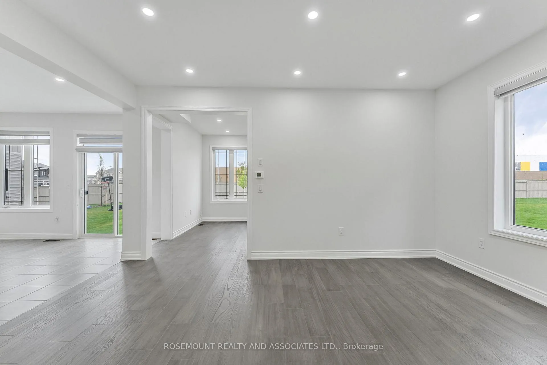 Photo 8 of 84 Season Crescent, Wasaga Beach — HOMEH