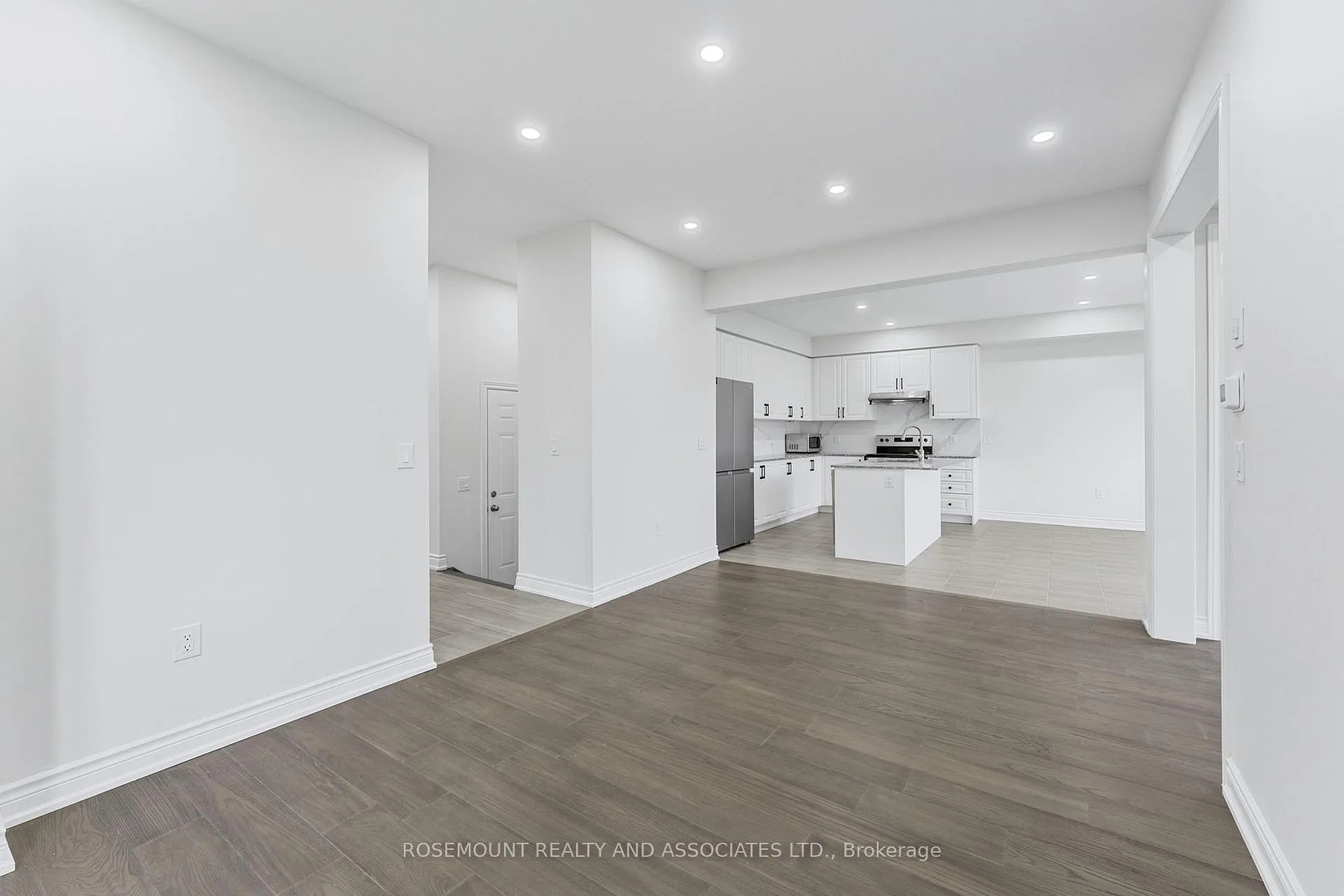 Photo 12 of 84 Season Crescent, Wasaga Beach — HOMEH