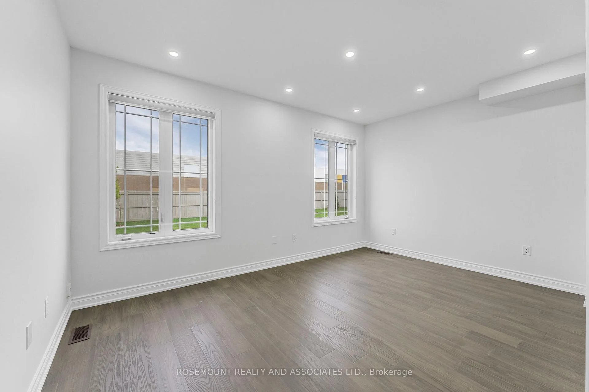 Photo 14 of 84 Season Crescent, Wasaga Beach — HOMEH