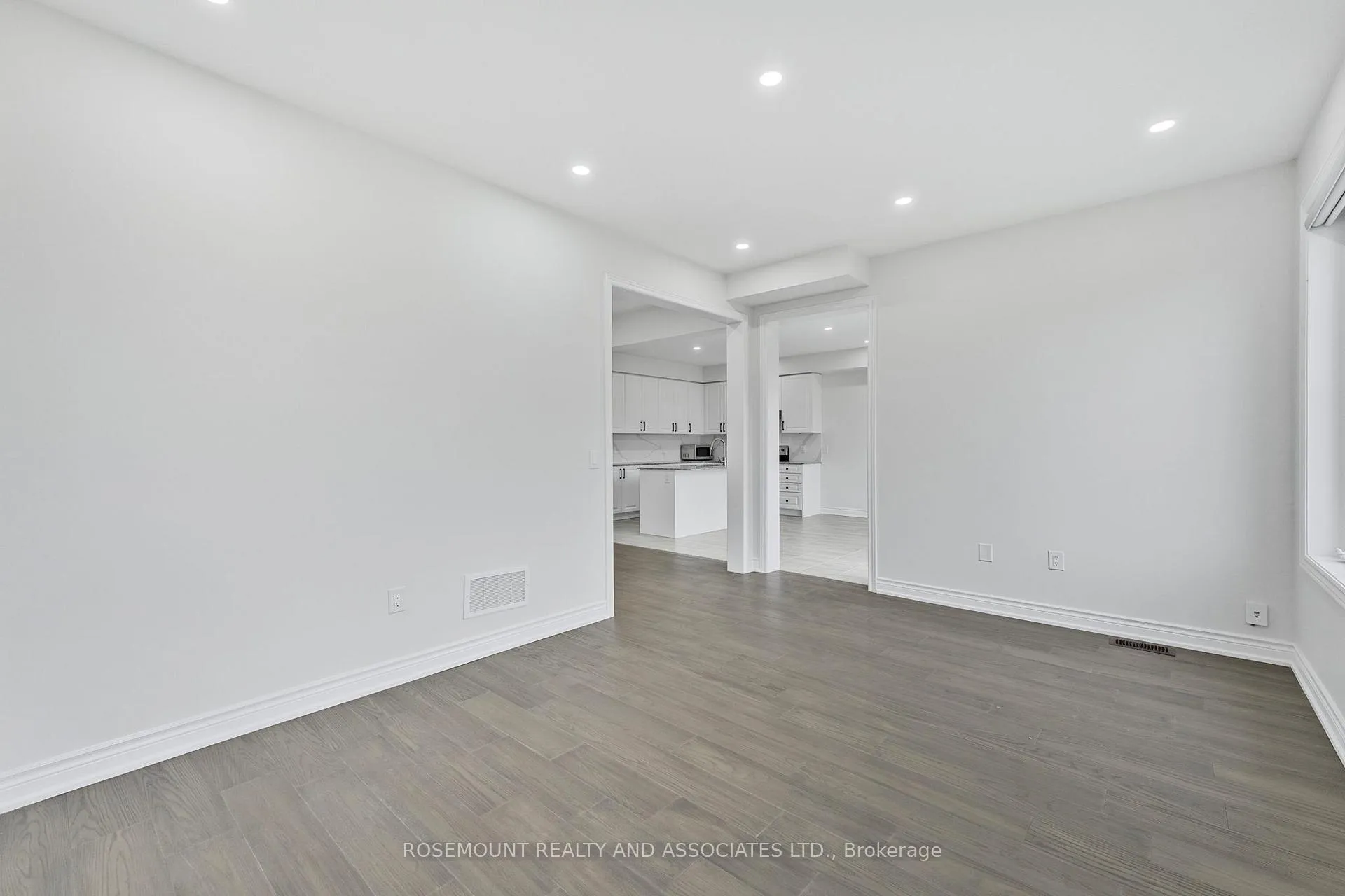 Photo 17 of 84 Season Crescent, Wasaga Beach — HOMEH
