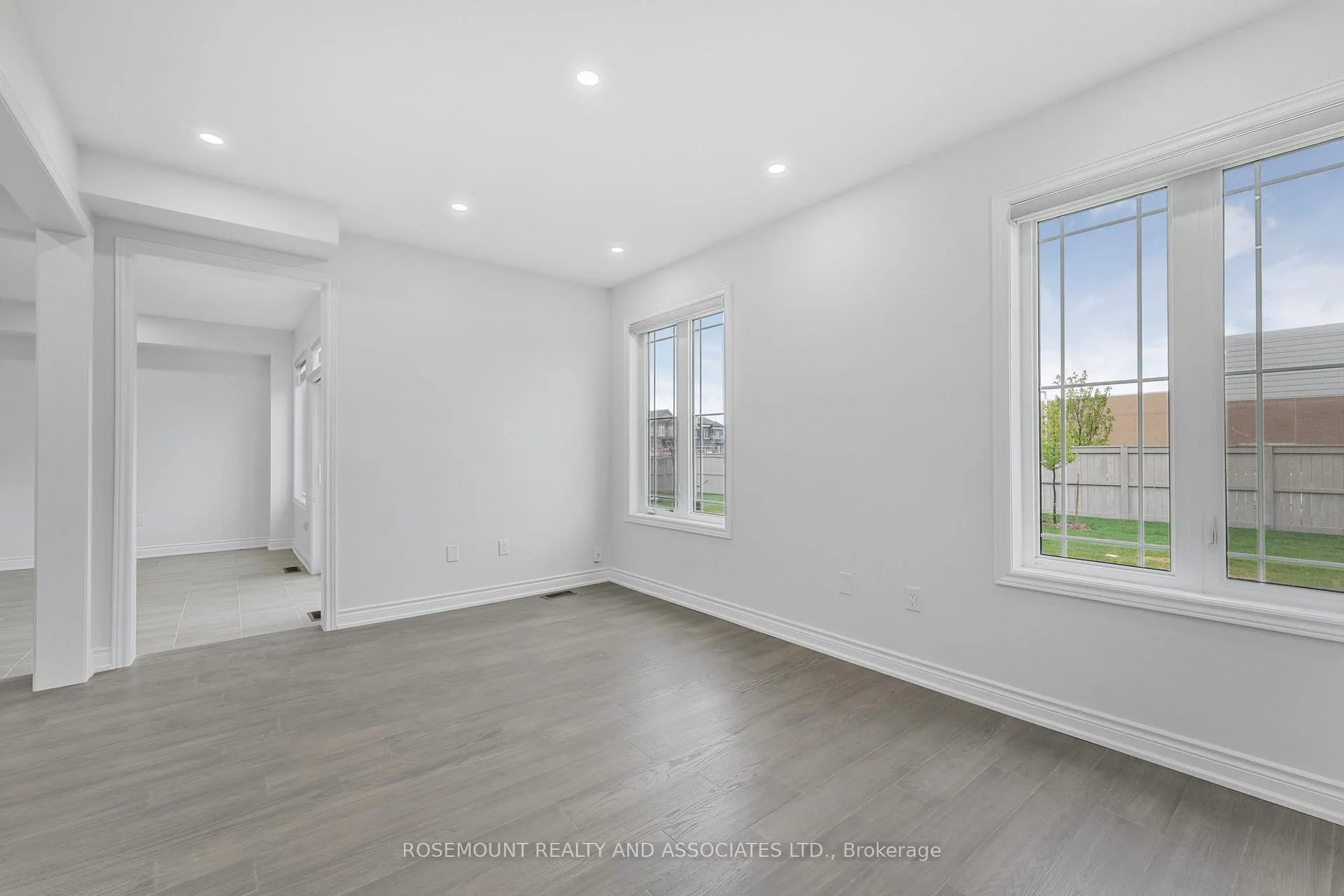 Photo 18 of 84 Season Crescent, Wasaga Beach — HOMEH