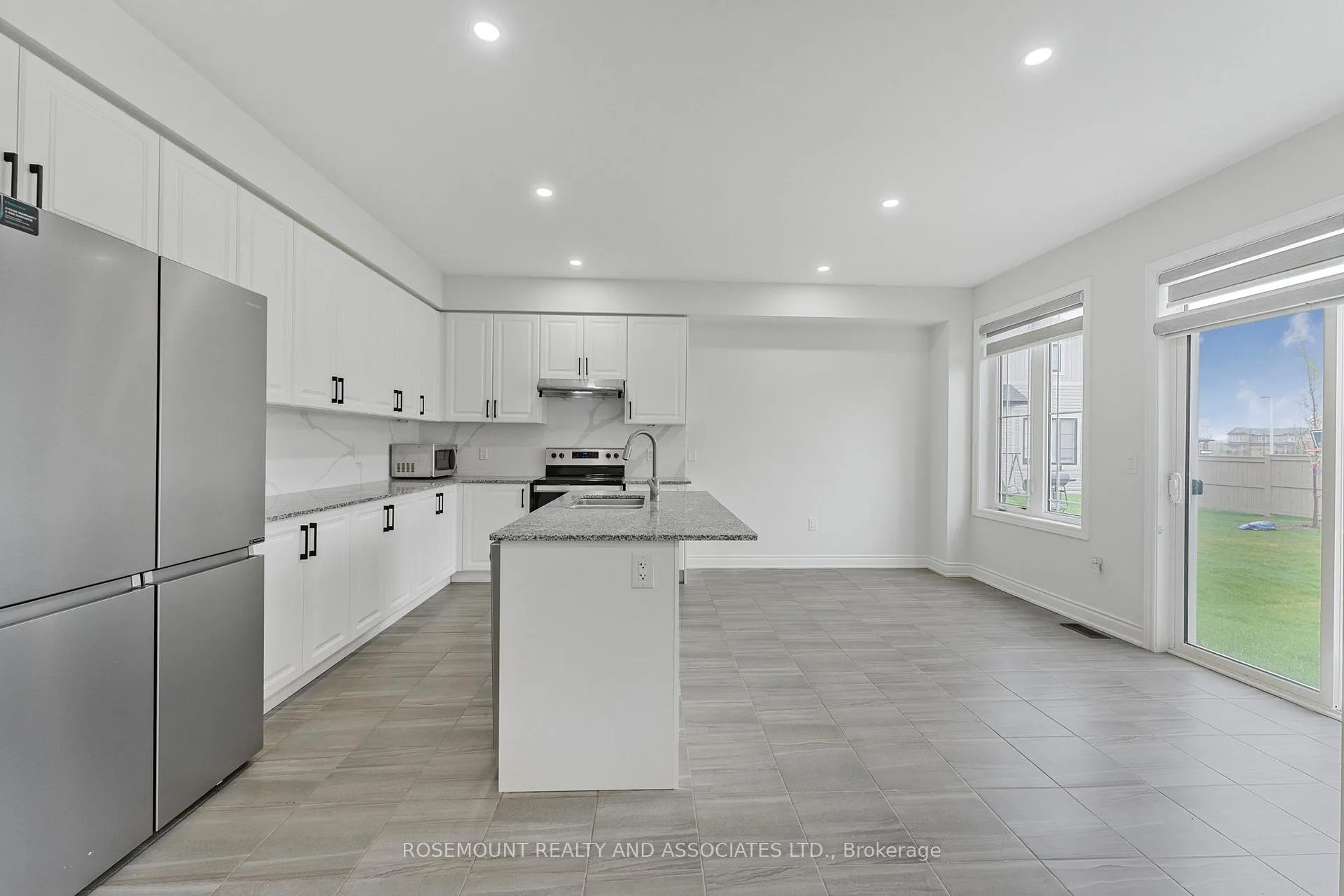 Photo 19 of 84 Season Crescent, Wasaga Beach — HOMEH