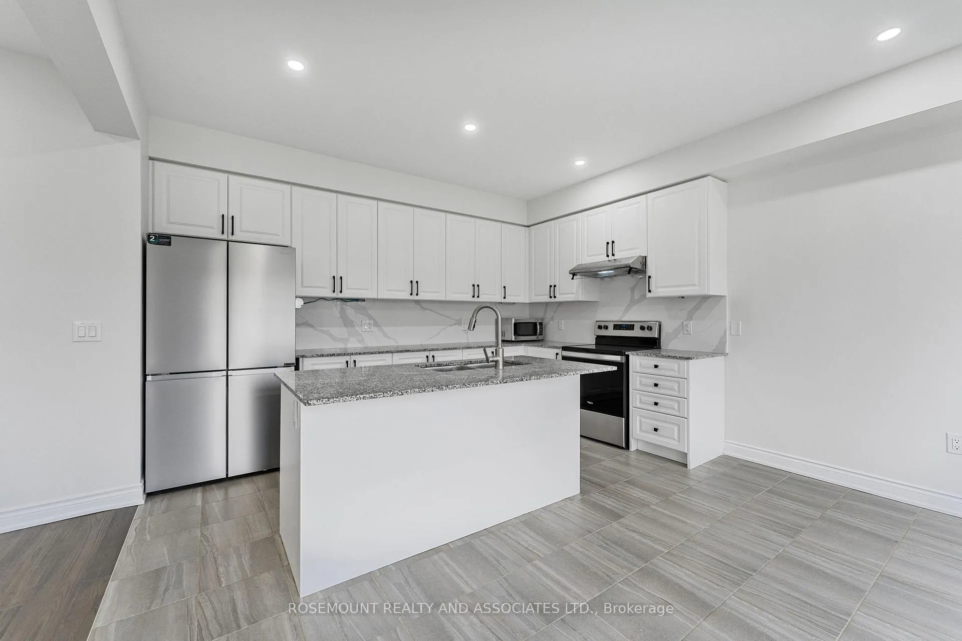 Photo 20 of 84 Season Crescent, Wasaga Beach — HOMEH