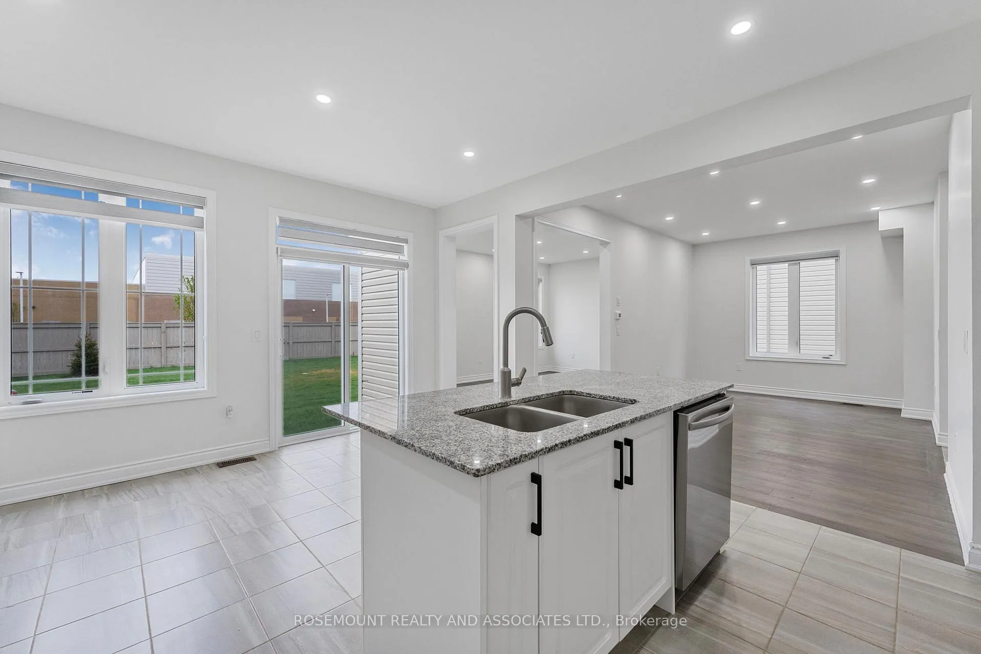 Photo 22 of 84 Season Crescent, Wasaga Beach — HOMEH