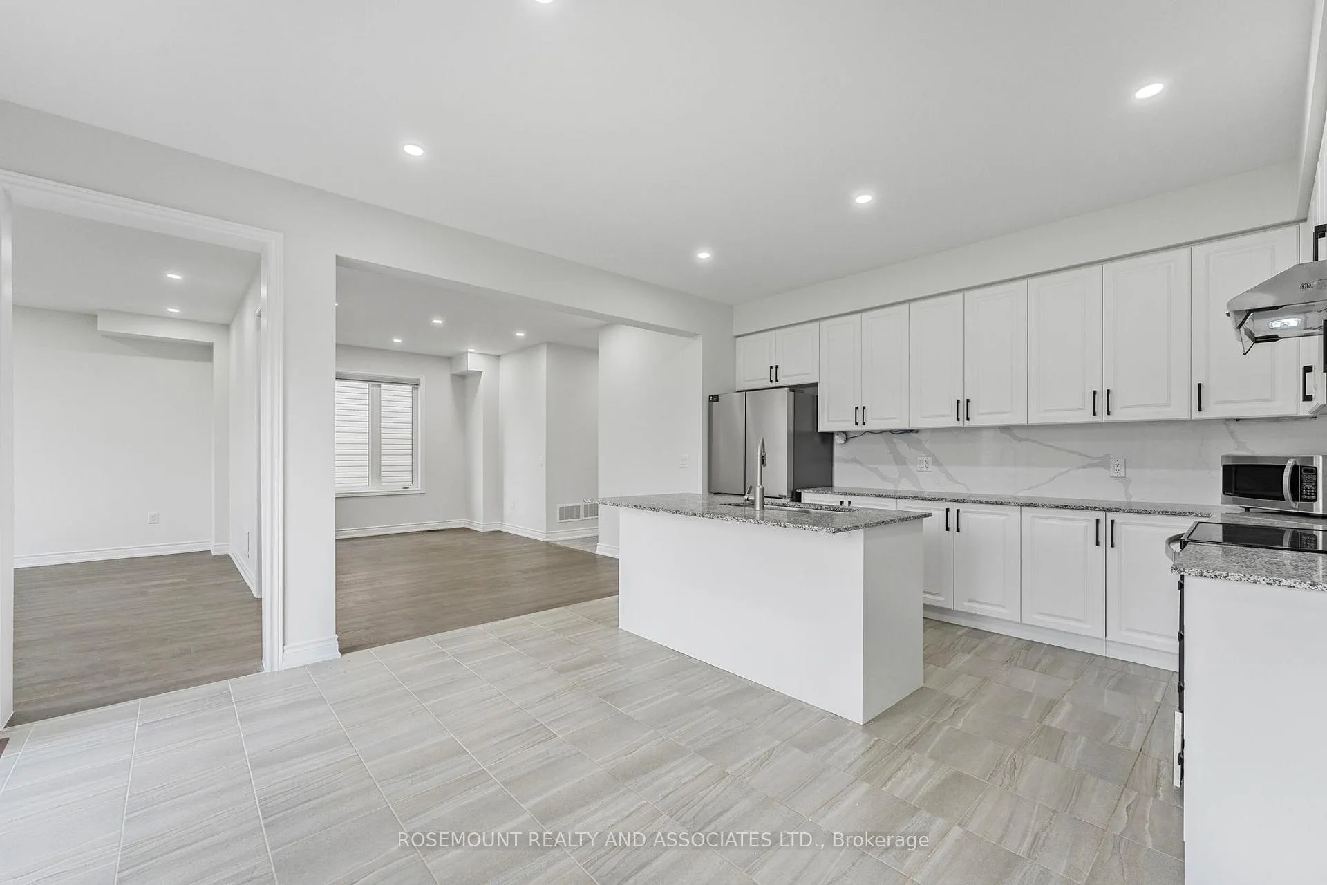 Photo 25 of 84 Season Crescent, Wasaga Beach — HOMEH