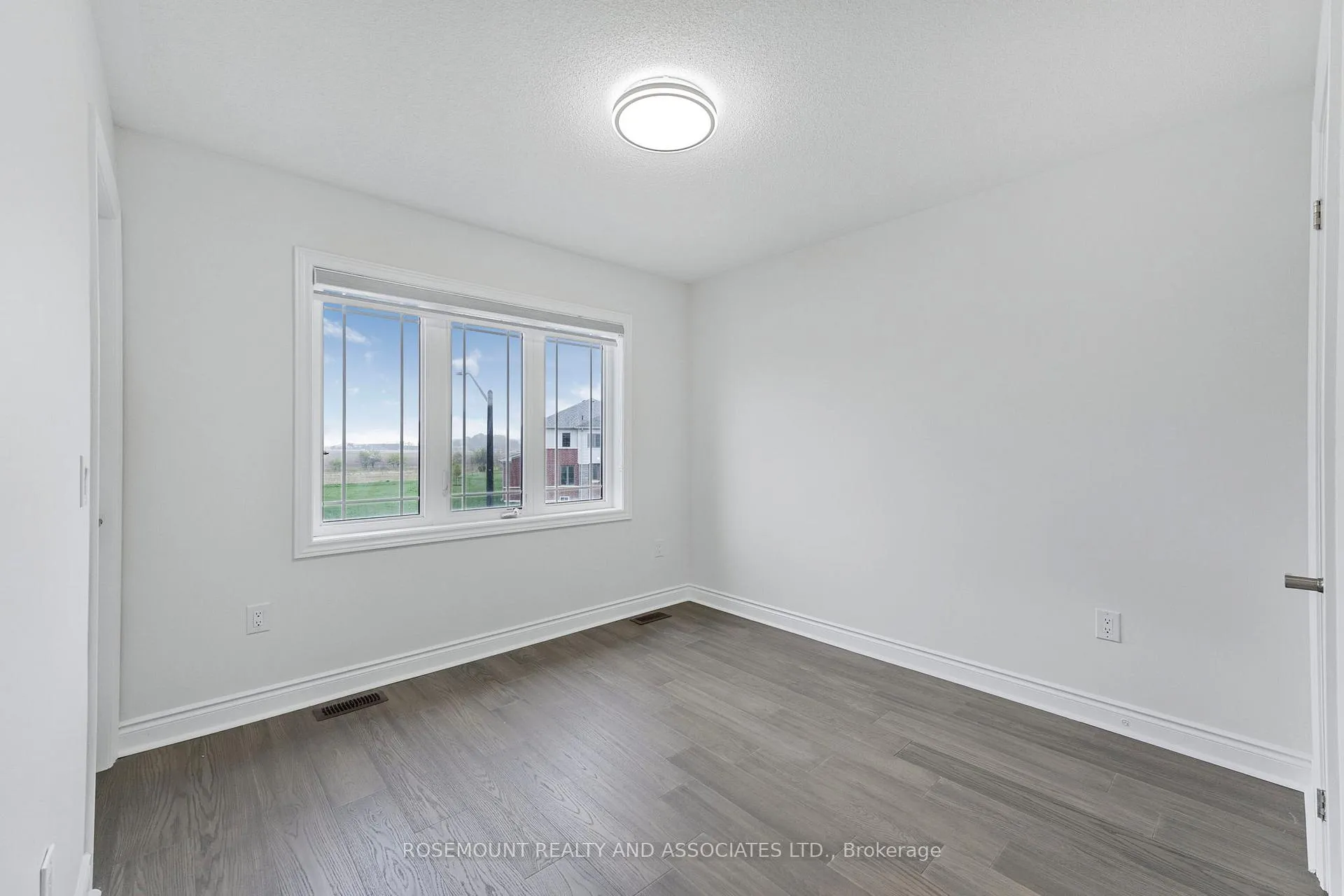 Photo 31 of 84 Season Crescent, Wasaga Beach — HOMEH