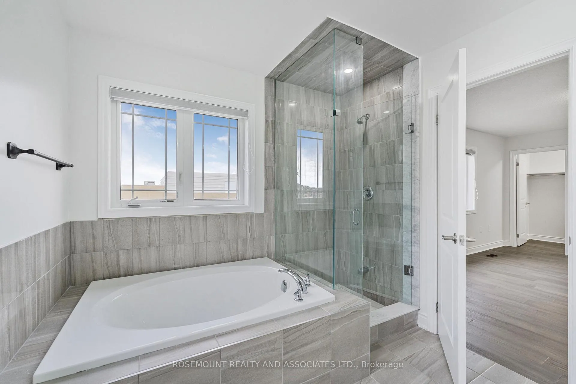 Photo 42 of 84 Season Crescent, Wasaga Beach — HOMEH