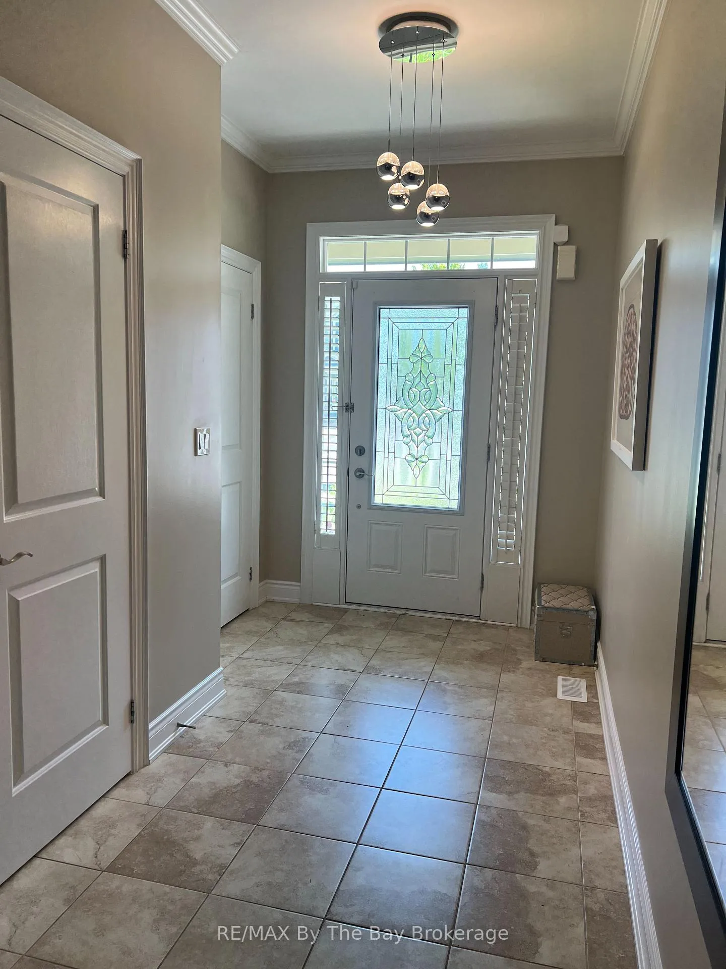 Photo 5 of 46 Sandy Coast Crescent, Wasaga Beach — HOMEH