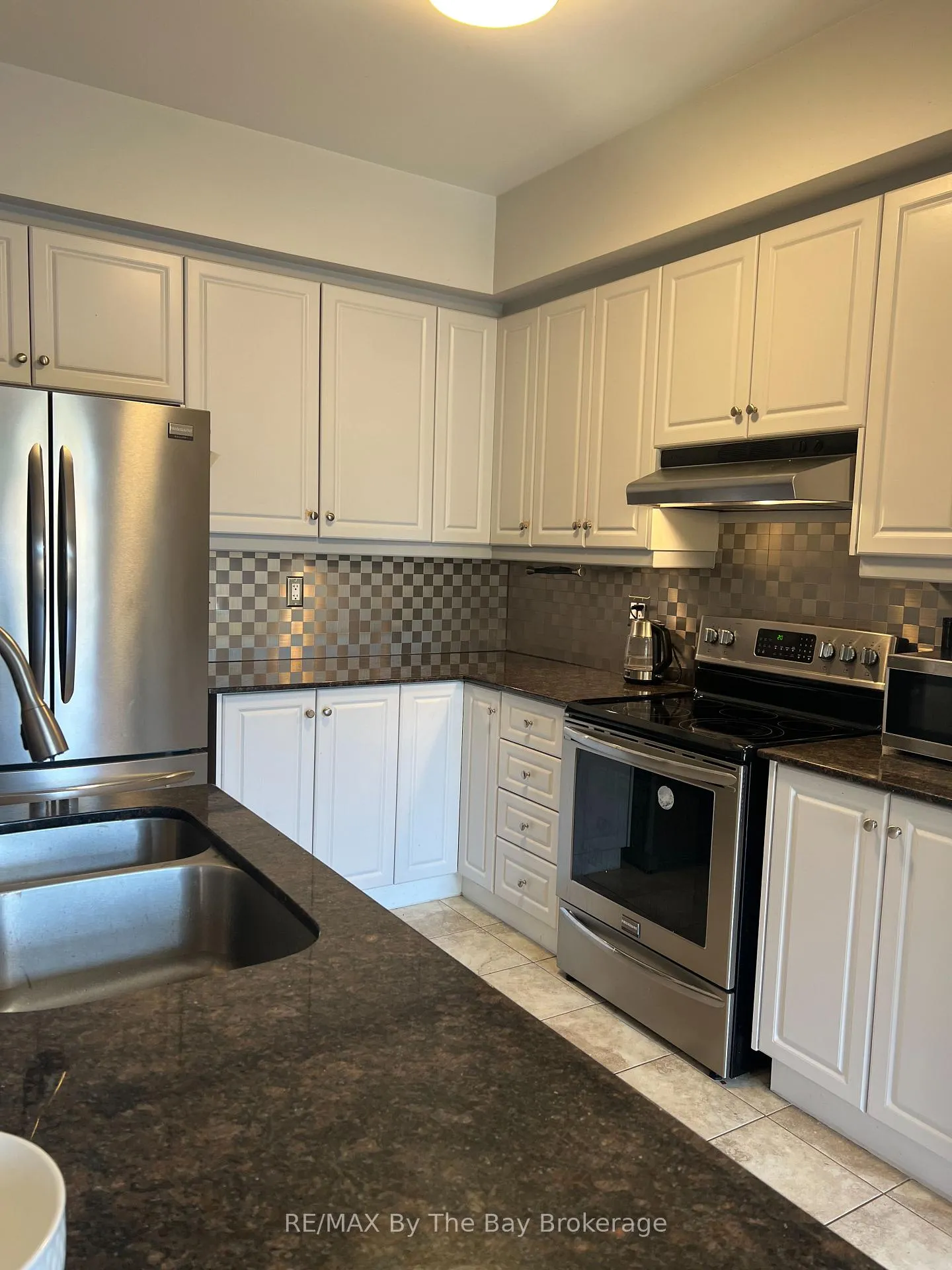 Photo 9 of 46 Sandy Coast Crescent, Wasaga Beach — HOMEH