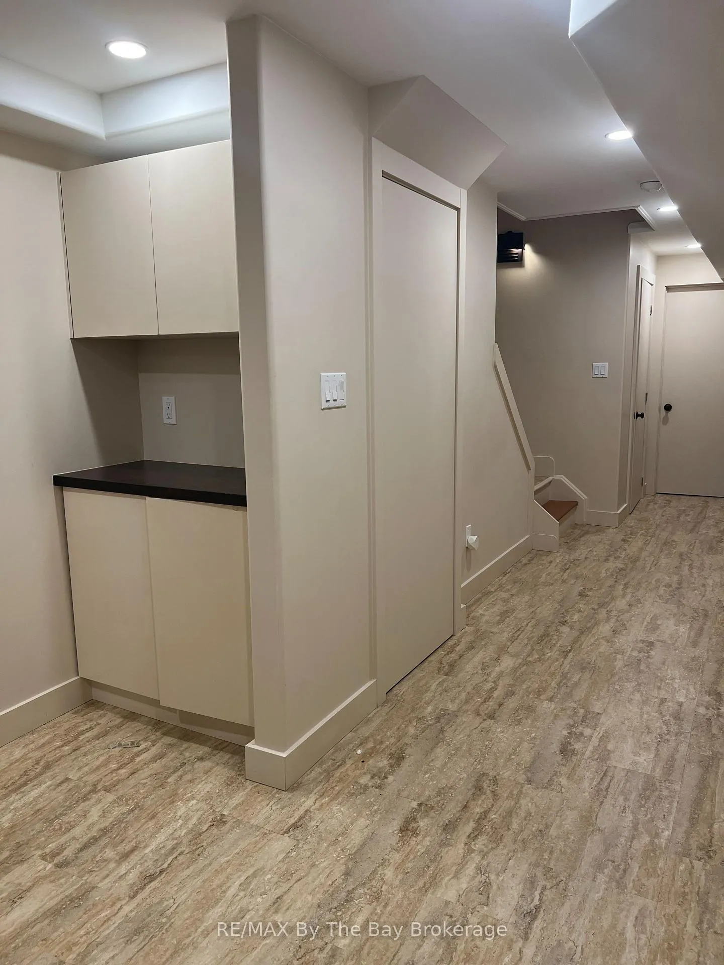 Photo 20 of 46 Sandy Coast Crescent, Wasaga Beach — HOMEH