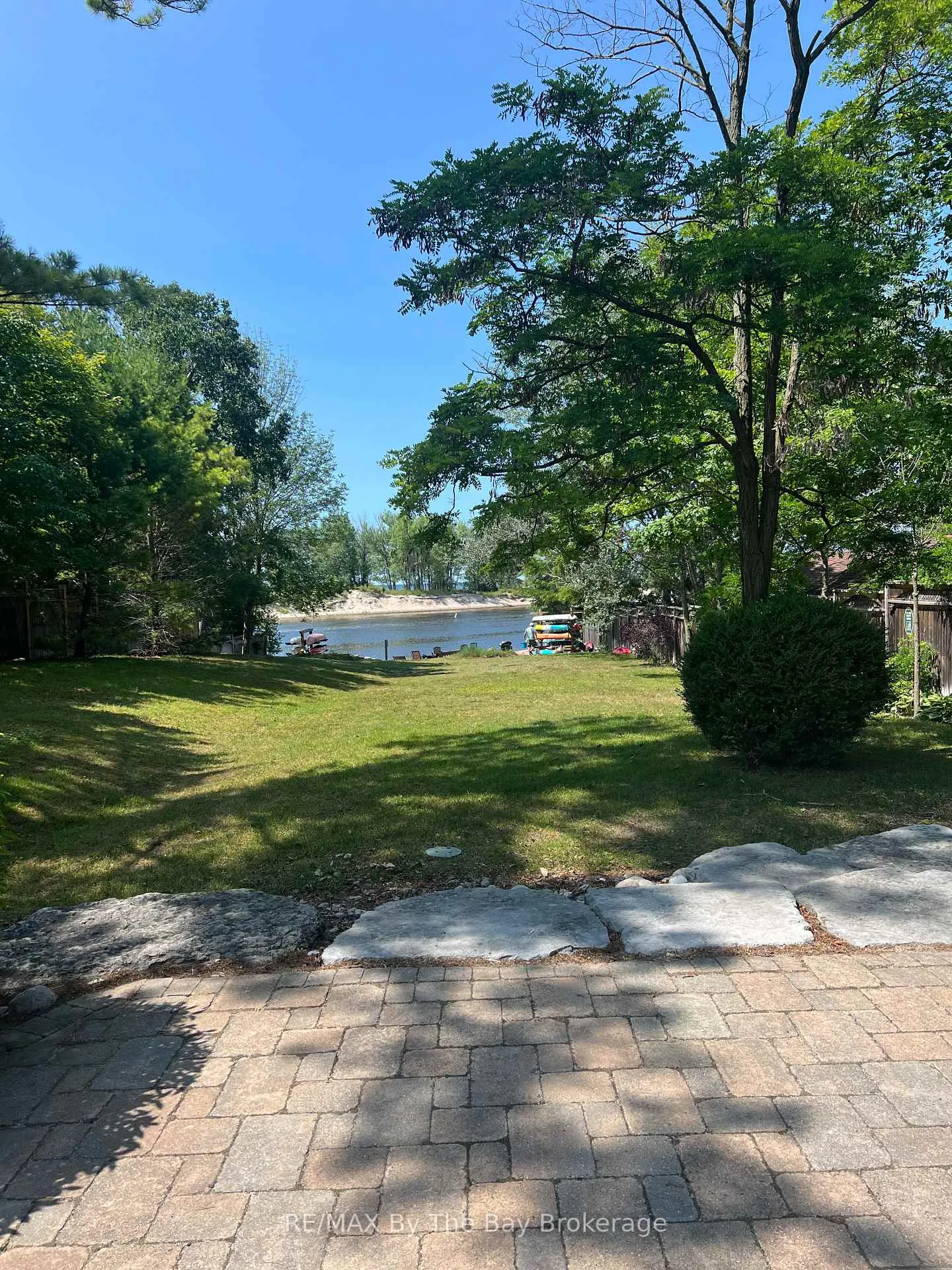 Photo 28 of 46 Sandy Coast Crescent, Wasaga Beach — HOMEH