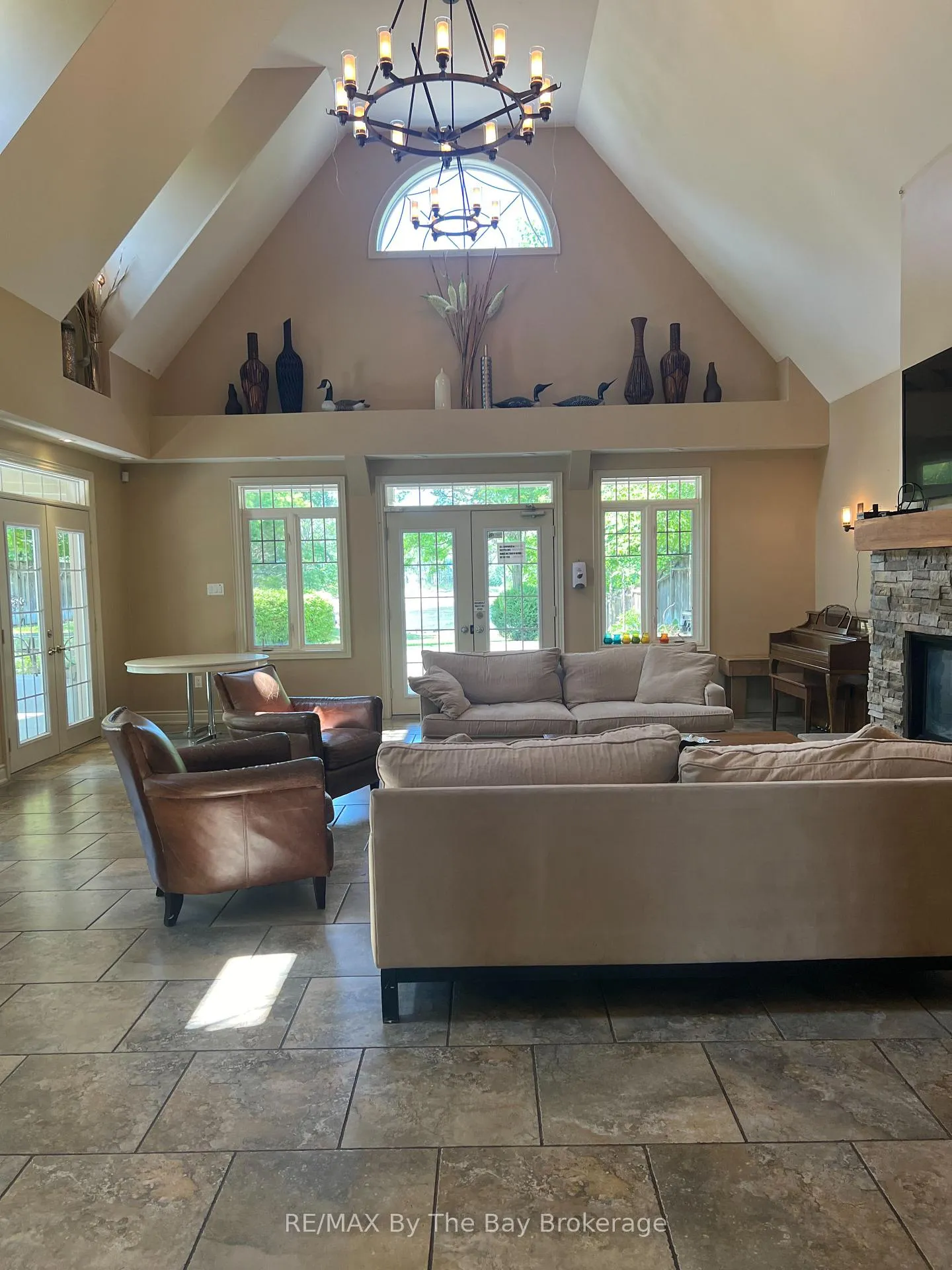 Photo 32 of 46 Sandy Coast Crescent, Wasaga Beach — HOMEH