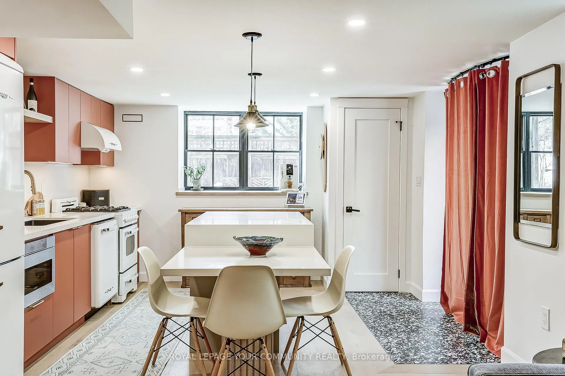 Photo 4 of Unit C, 183 Kenilworth Avenue, Toronto, The Beaches — HOMEH