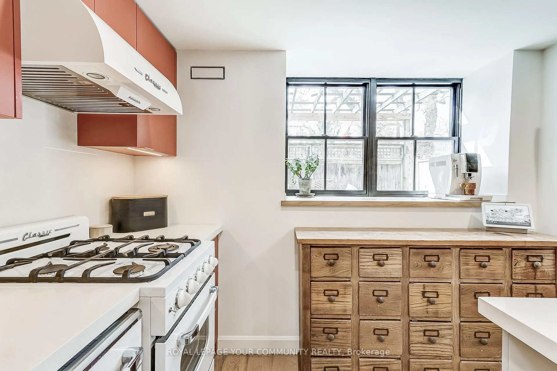 Photo 10 of Unit C, 183 Kenilworth Avenue, Toronto, The Beaches — HOMEH