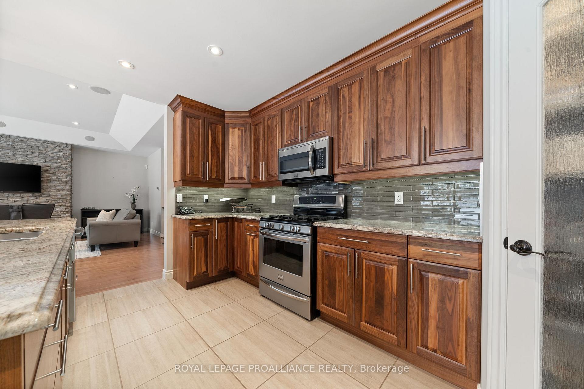 Photo 12 of 18 Windwhisper Drive, Belleville, Thurlow Ward — HOMEH