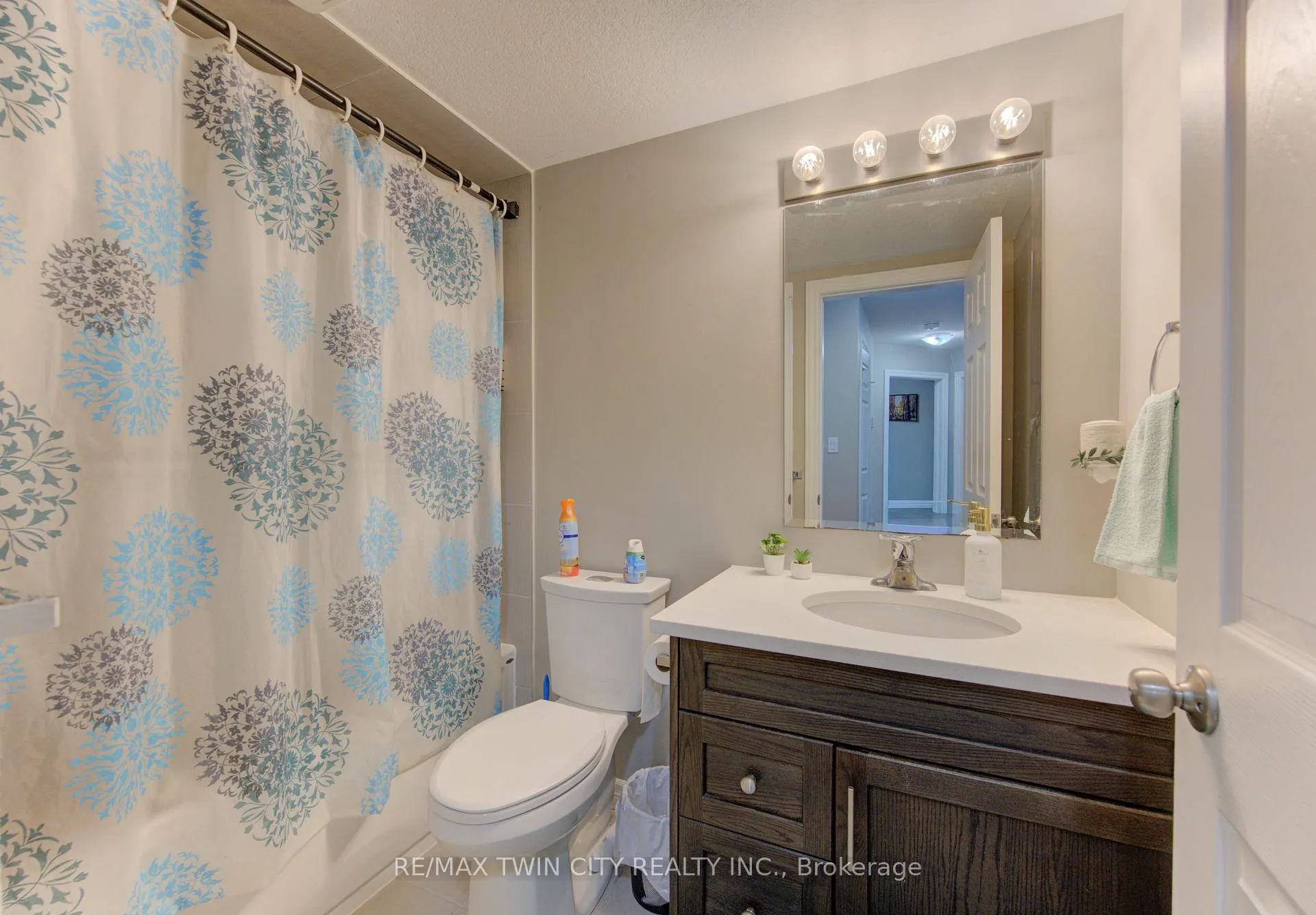 Photo 10 of 146 Wheat Lane, Kitchener — HOMEH