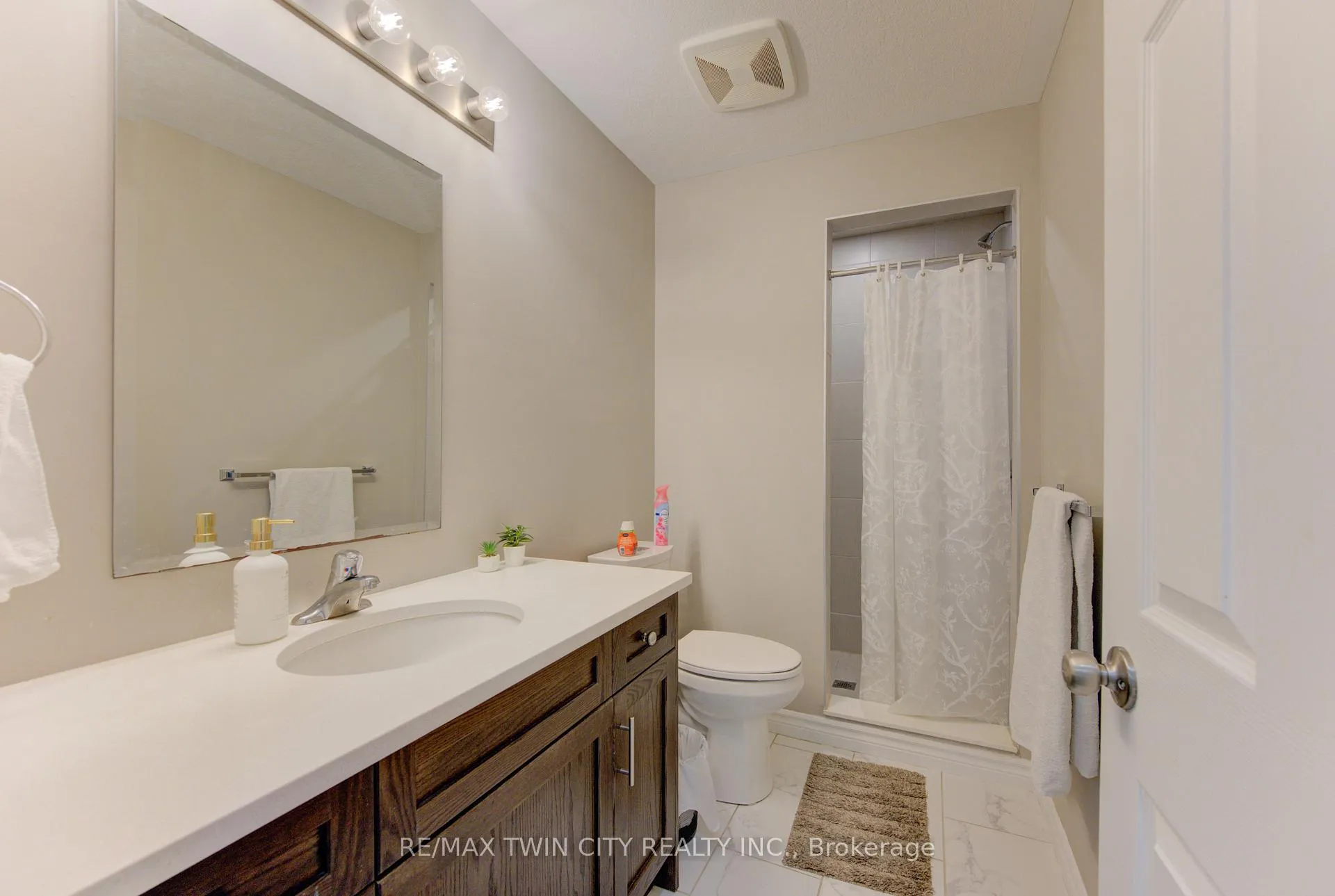 Photo 15 of 146 Wheat Lane, Kitchener — HOMEH