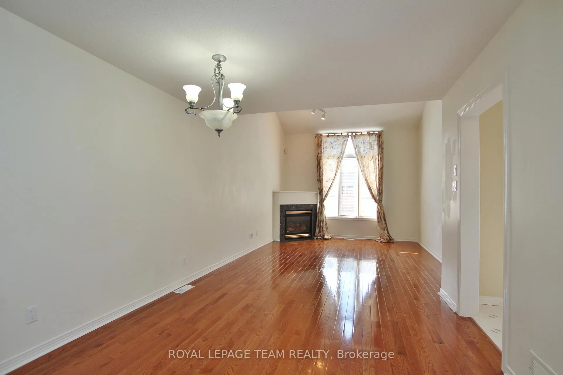 Photo 8 of 30 Bishops Mills Way, Ottawa, Kanata - Beaverbrook — HOMEH