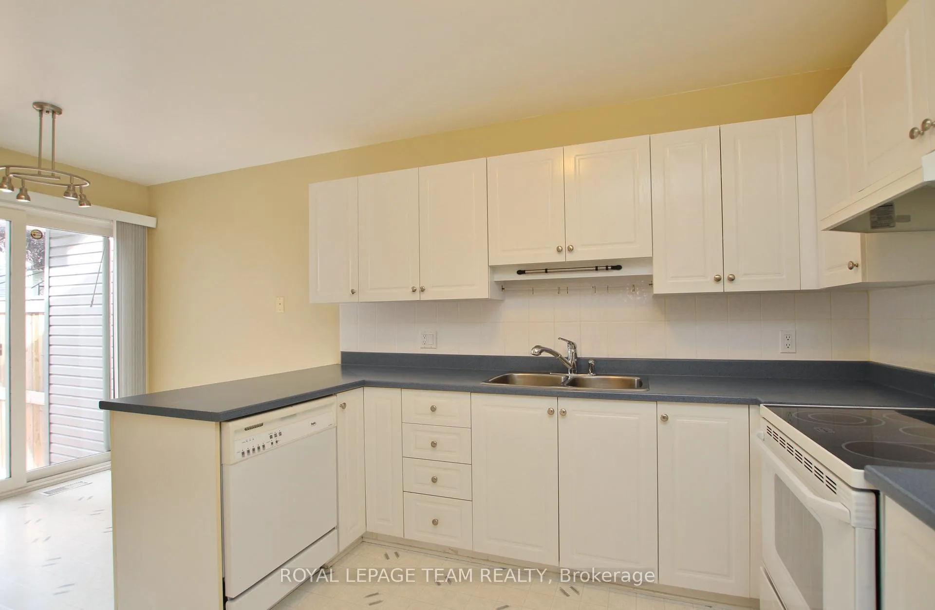 Photo 11 of 30 Bishops Mills Way, Ottawa, Kanata - Beaverbrook — HOMEH