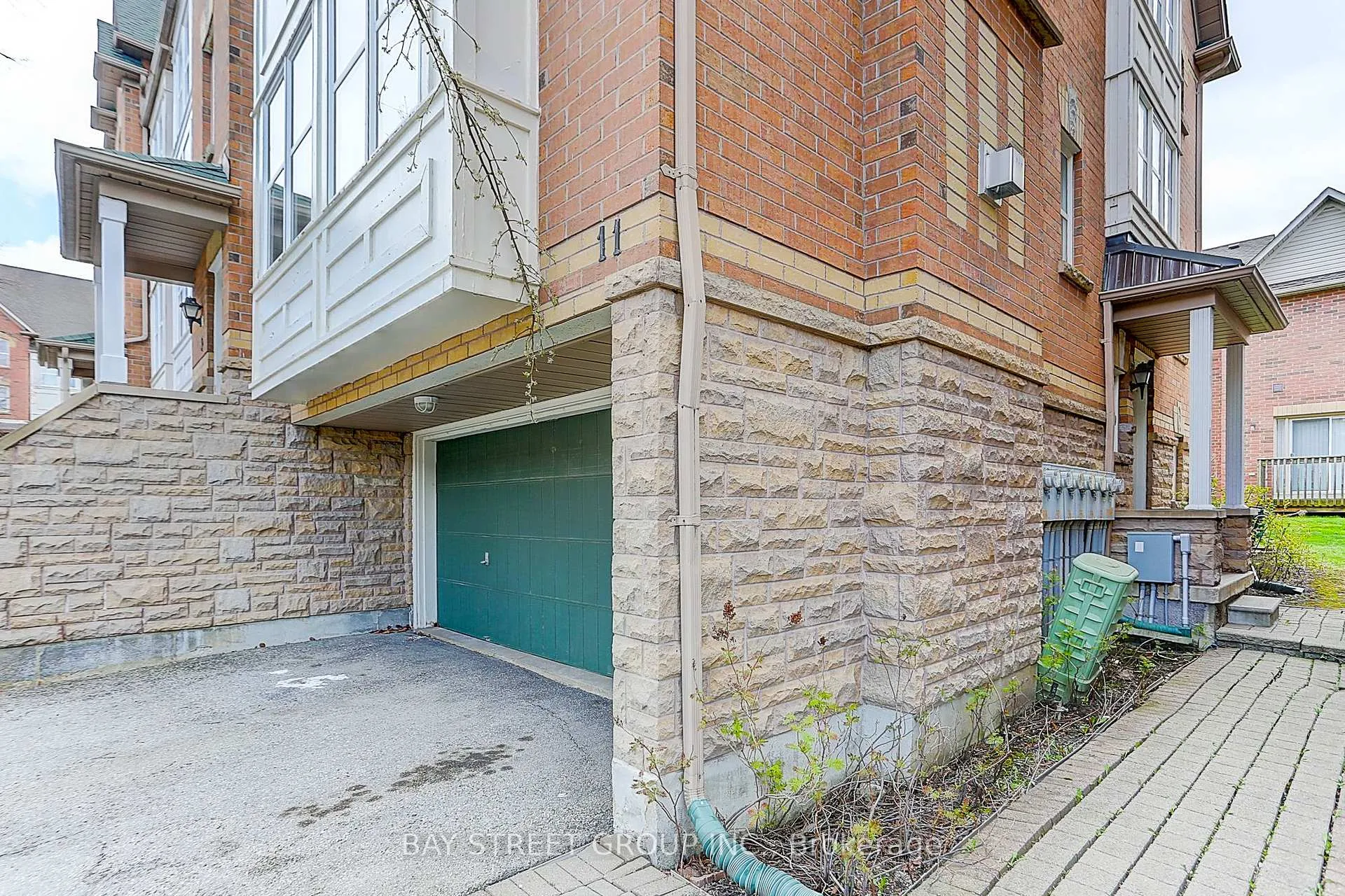 Photo 2 of 11 Michael Way, Markham, Buttonville — HOMEH