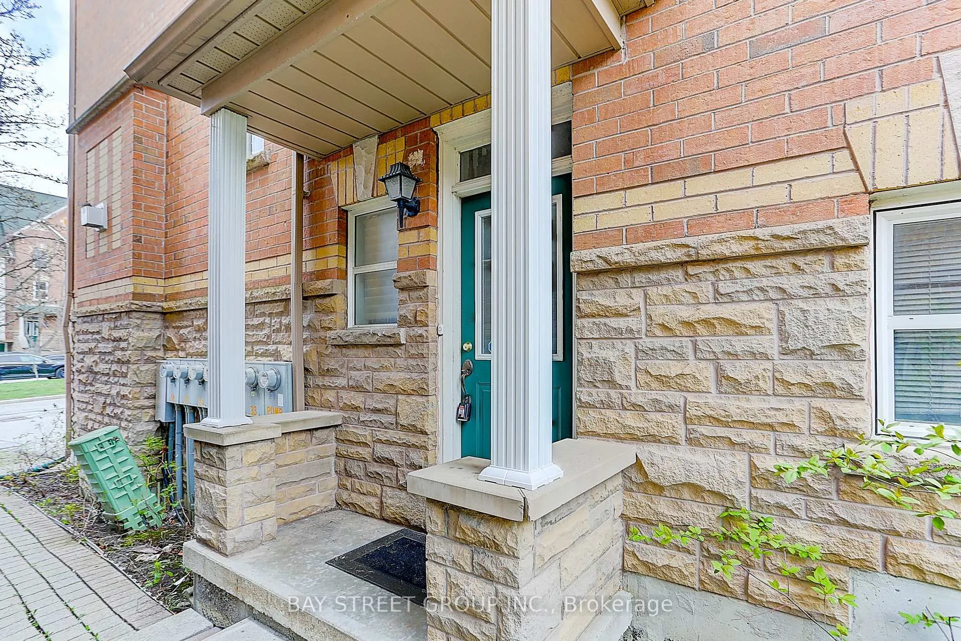 Photo 3 of 11 Michael Way, Markham, Buttonville — HOMEH