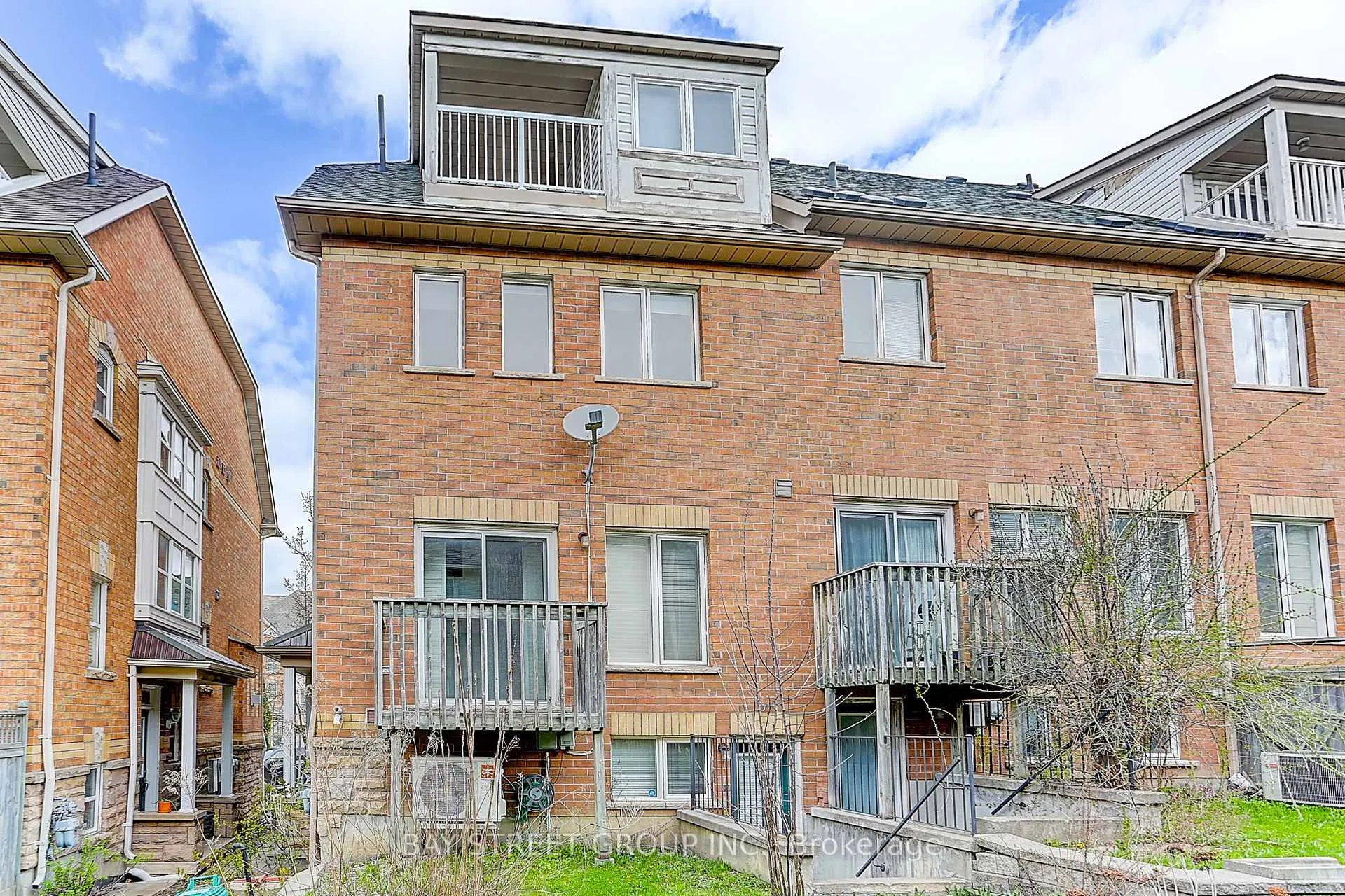 Photo 4 of 11 Michael Way, Markham, Buttonville — HOMEH