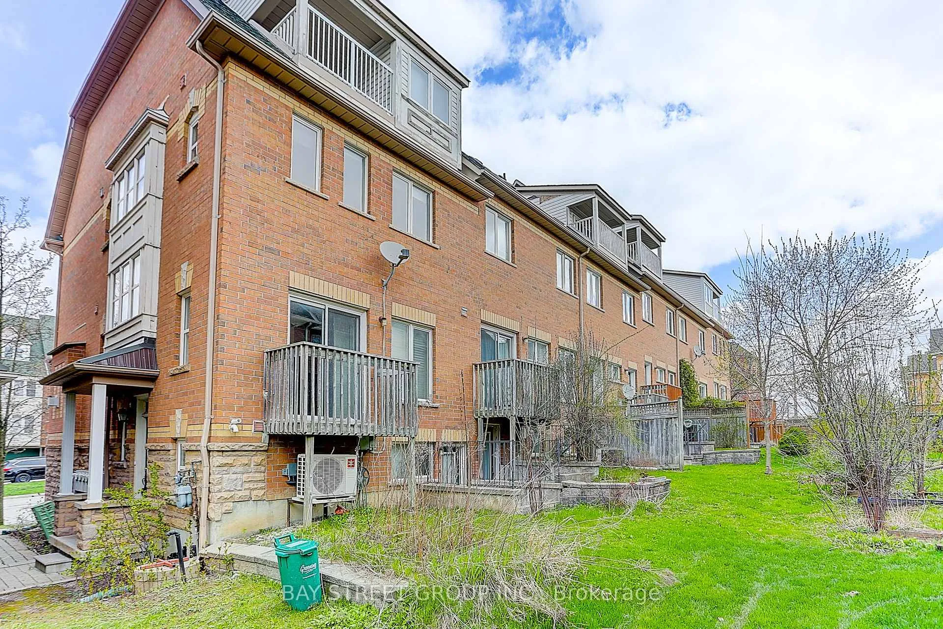 Photo 5 of 11 Michael Way, Markham, Buttonville — HOMEH